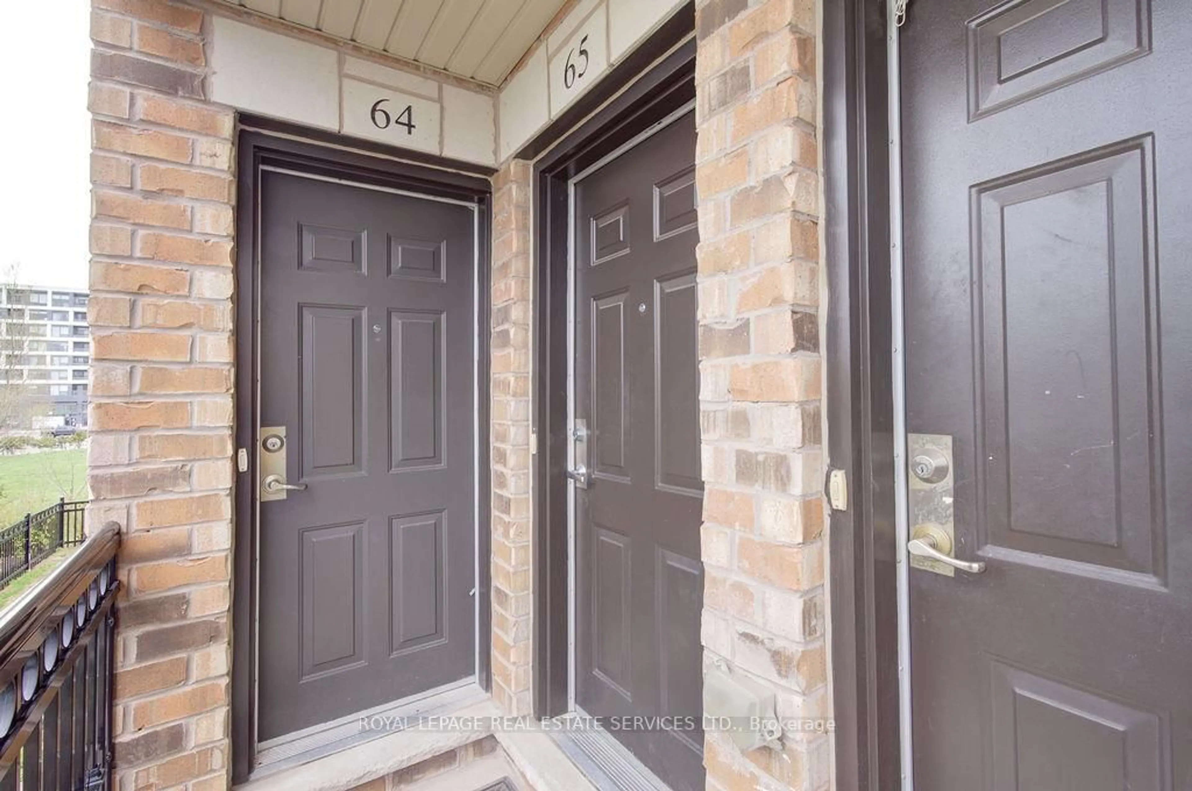 Indoor entryway for 2441 Greenwich Dr #65, Oakville Ontario L6M 0S3