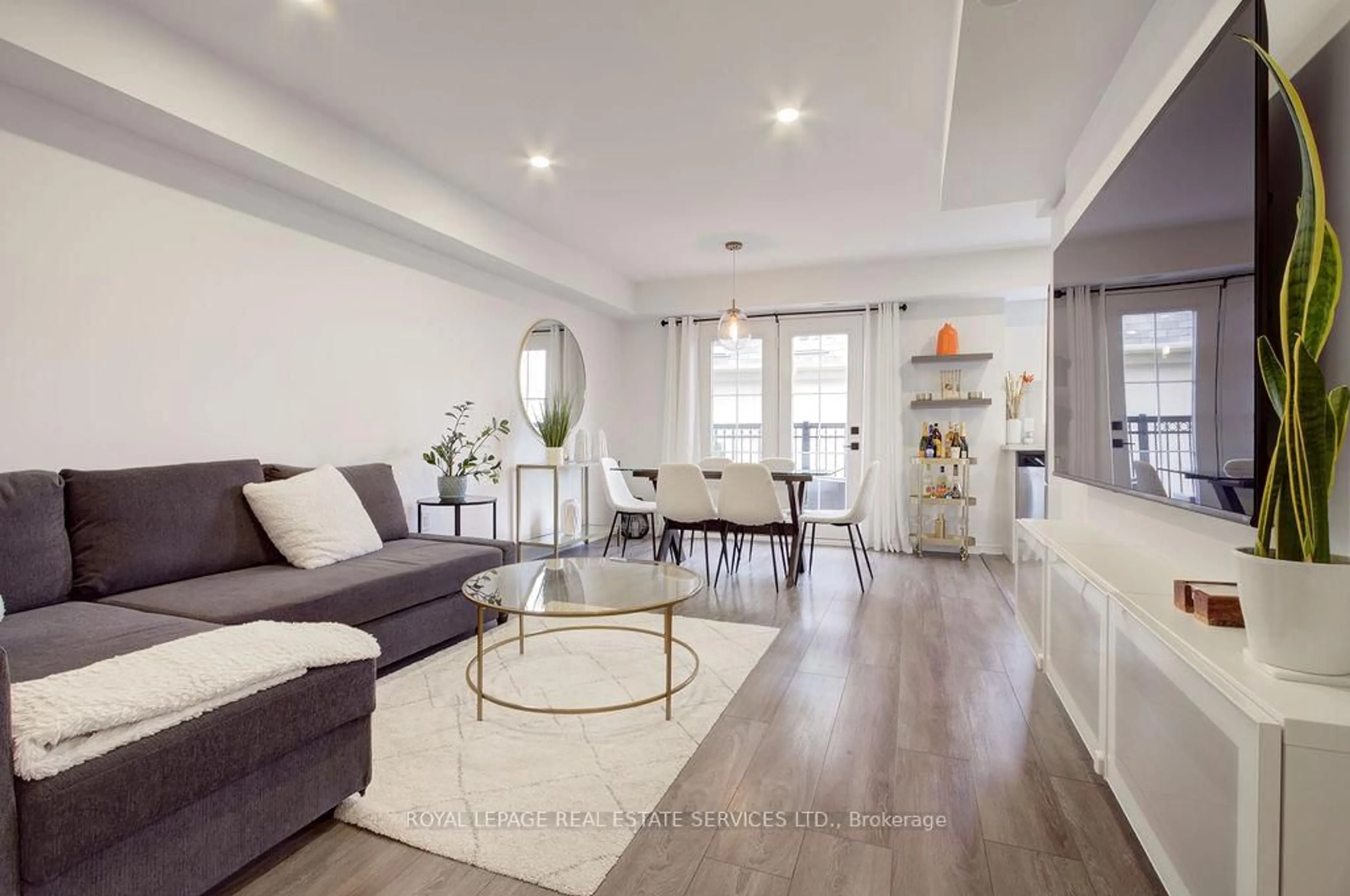 Living room with furniture, unknown for 2441 Greenwich Dr #65, Oakville Ontario L6M 0S3