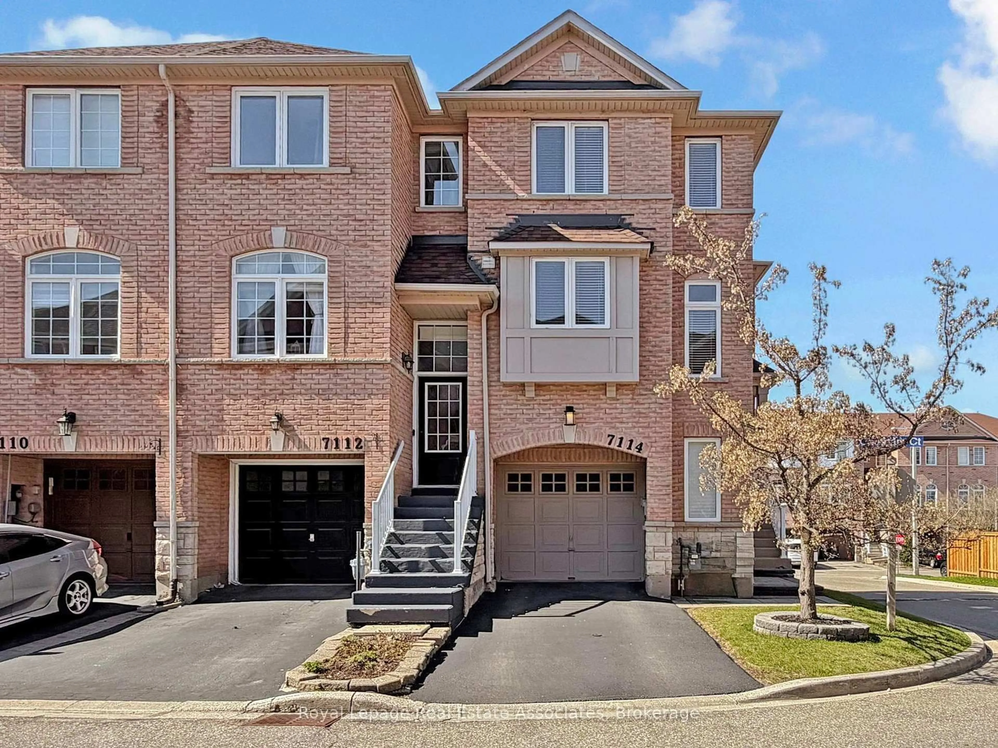 Home with brick exterior material, street for 7114 Chatham Crt, Mississauga Ontario L5N 8R1