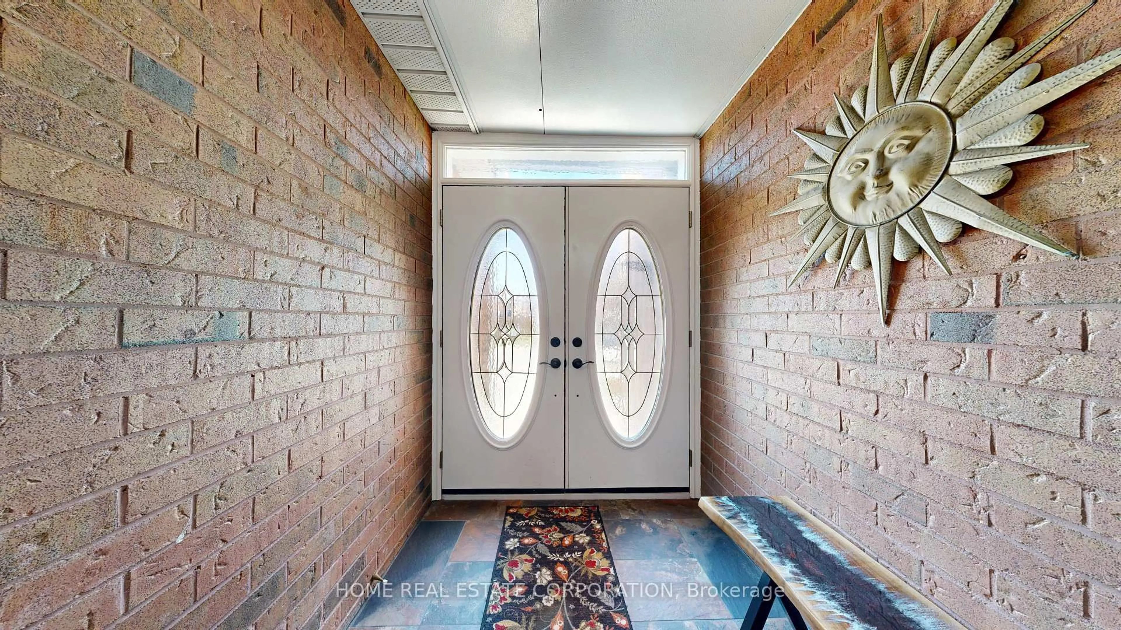 Indoor entryway for 9 Laidlaw Ave, Brampton Ontario L6S 5W1