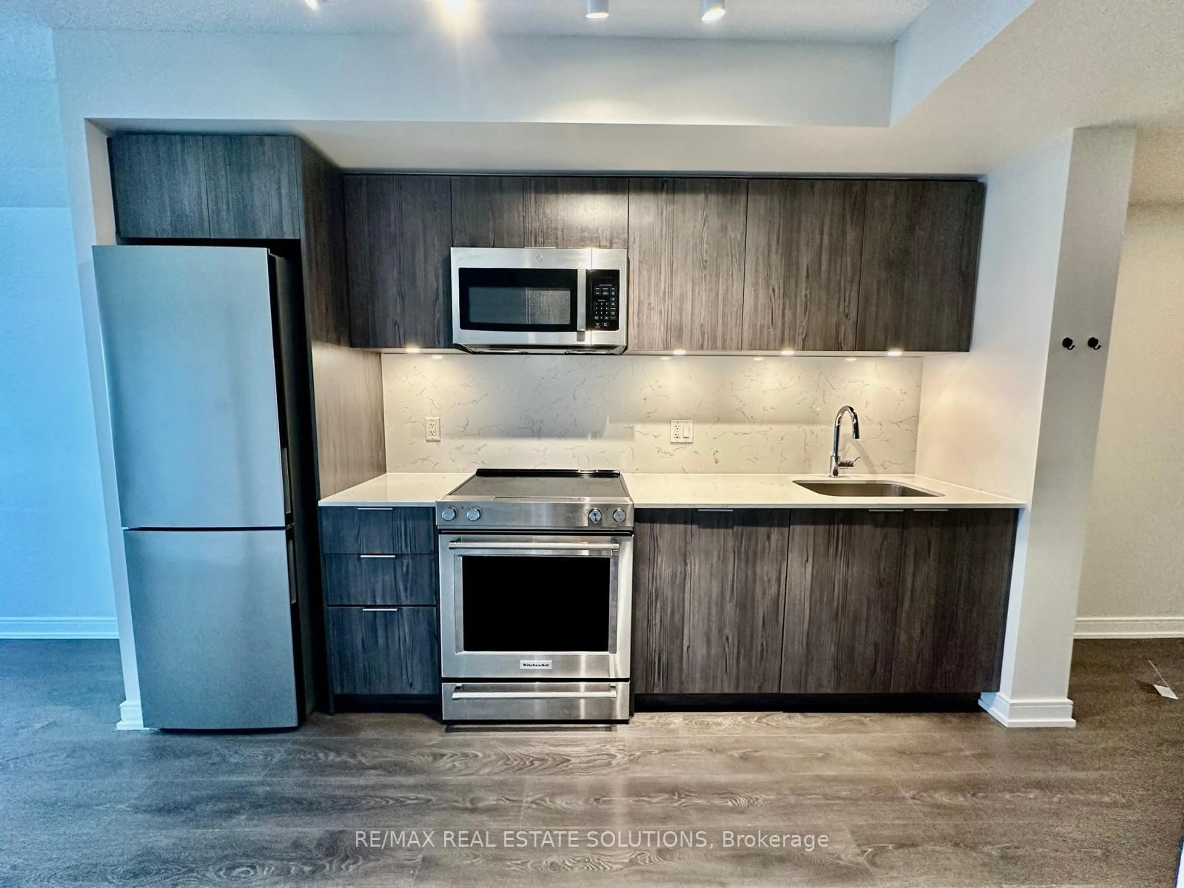 Standard kitchen, unknown for 30 Samuel Wood Way #1611, Toronto Ontario M9B 0C9