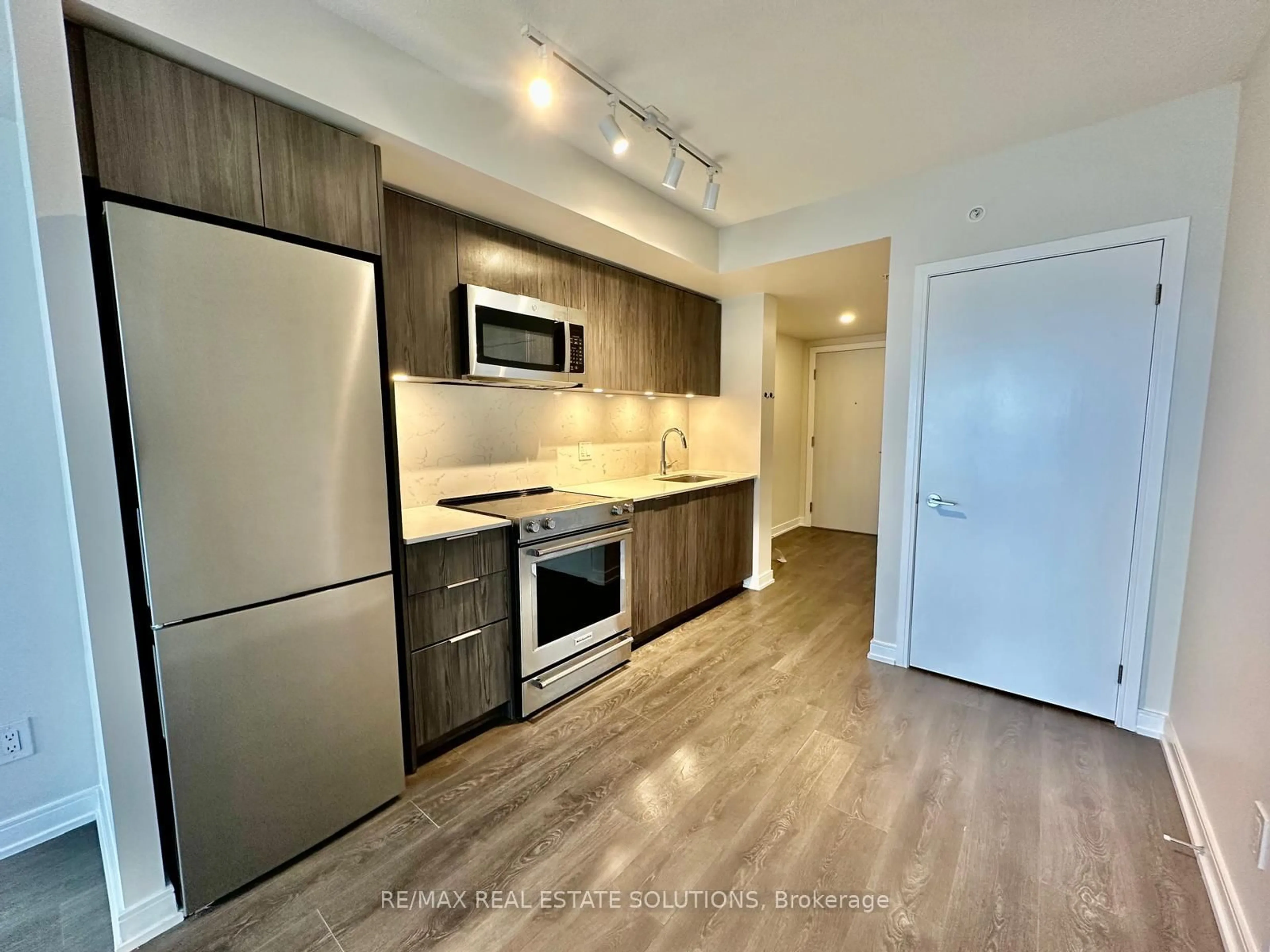 Unknown for 30 Samuel Wood Way #1611, Toronto Ontario M9B 0C9