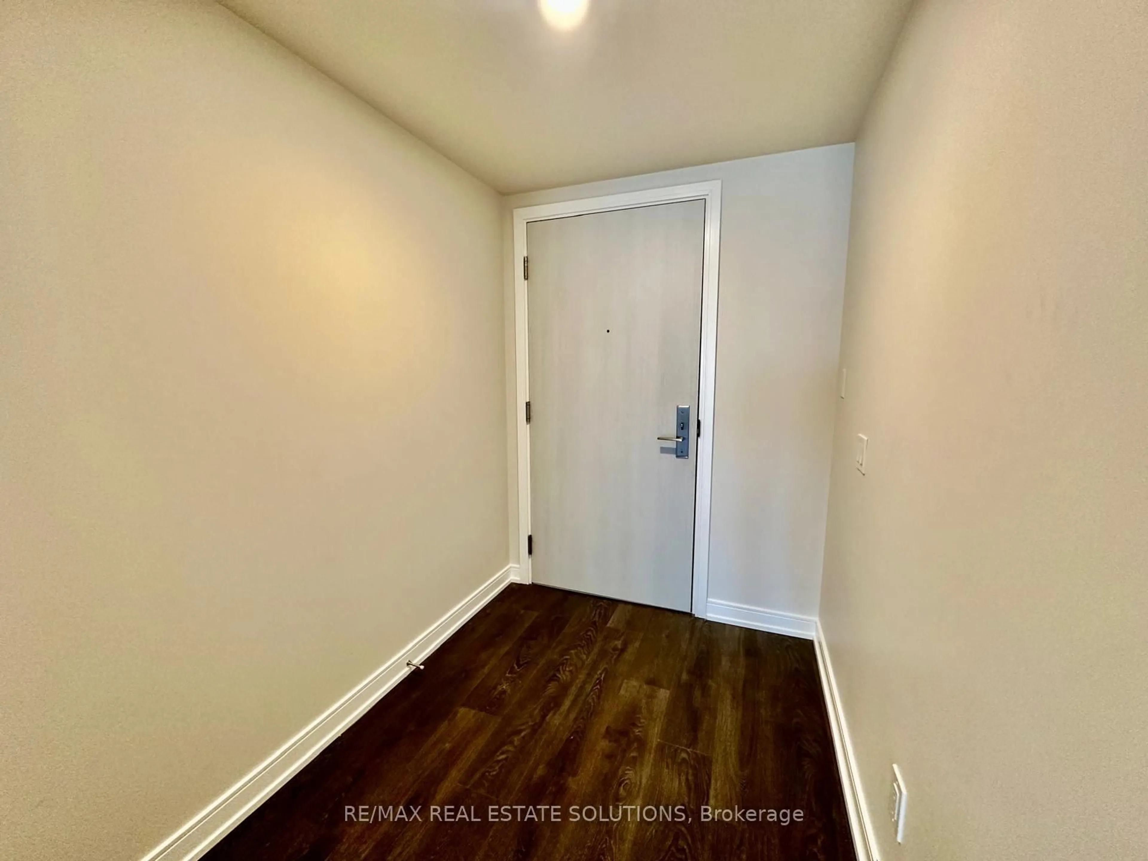 Indoor entryway for 30 Samuel Wood Way #1611, Toronto Ontario M9B 0C9