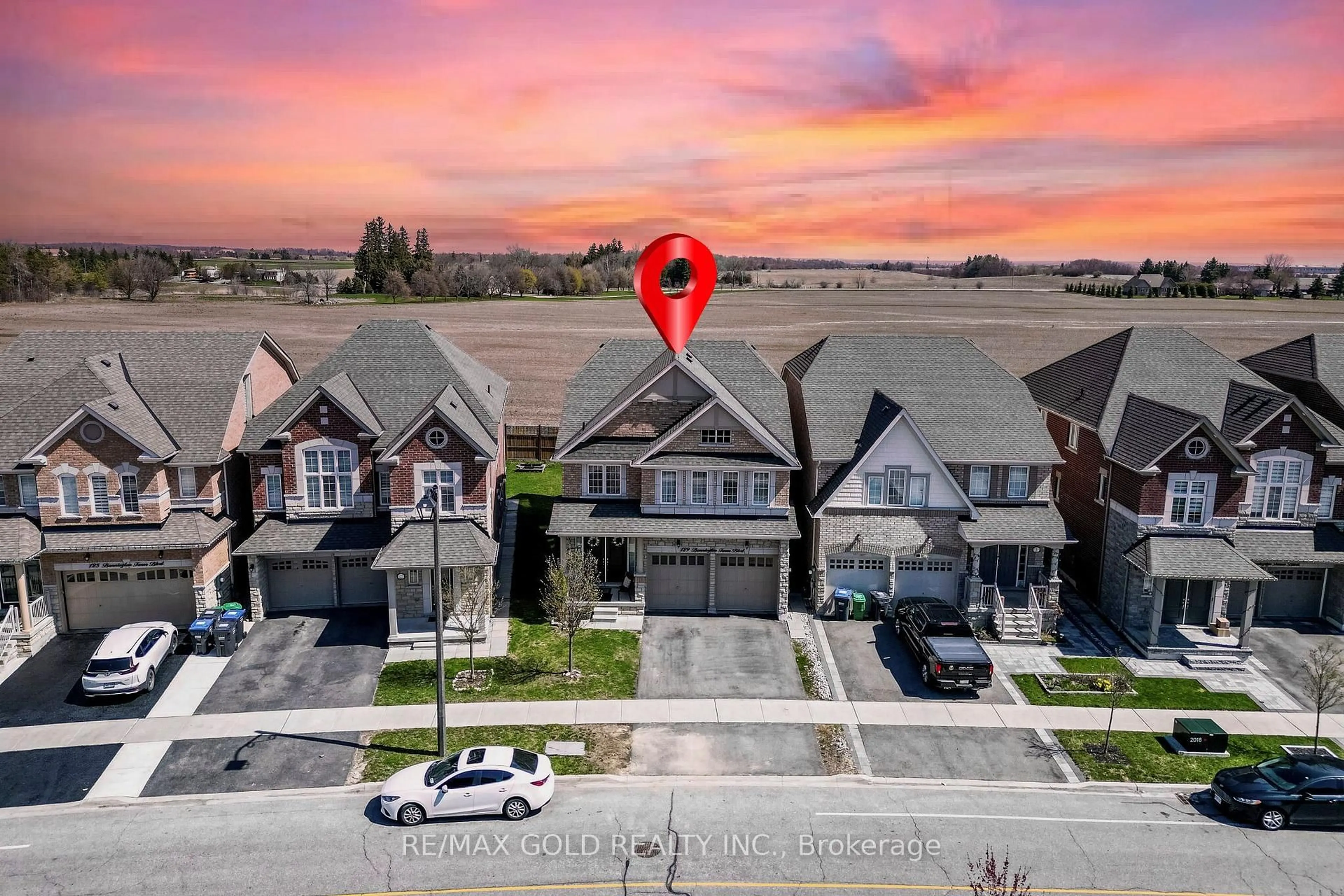 A pic from outside/outdoor area/front of a property/back of a property/a pic from drone, street for 129 Bonnieglen Farm Blvd, Caledon Ontario L7C 4B9