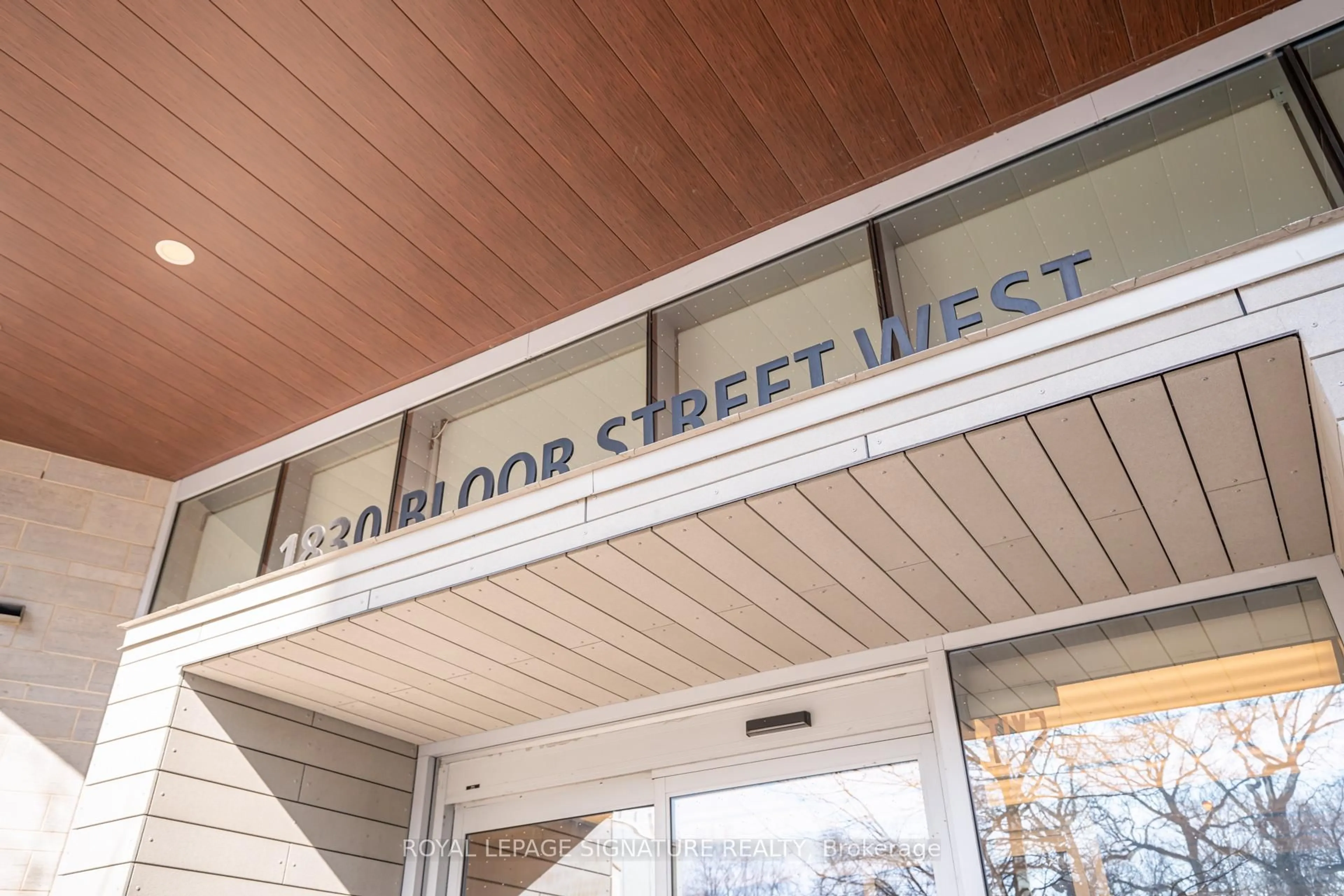 Indoor foyer for 1830 Bloor St #836, Toronto Ontario M6P 0A2