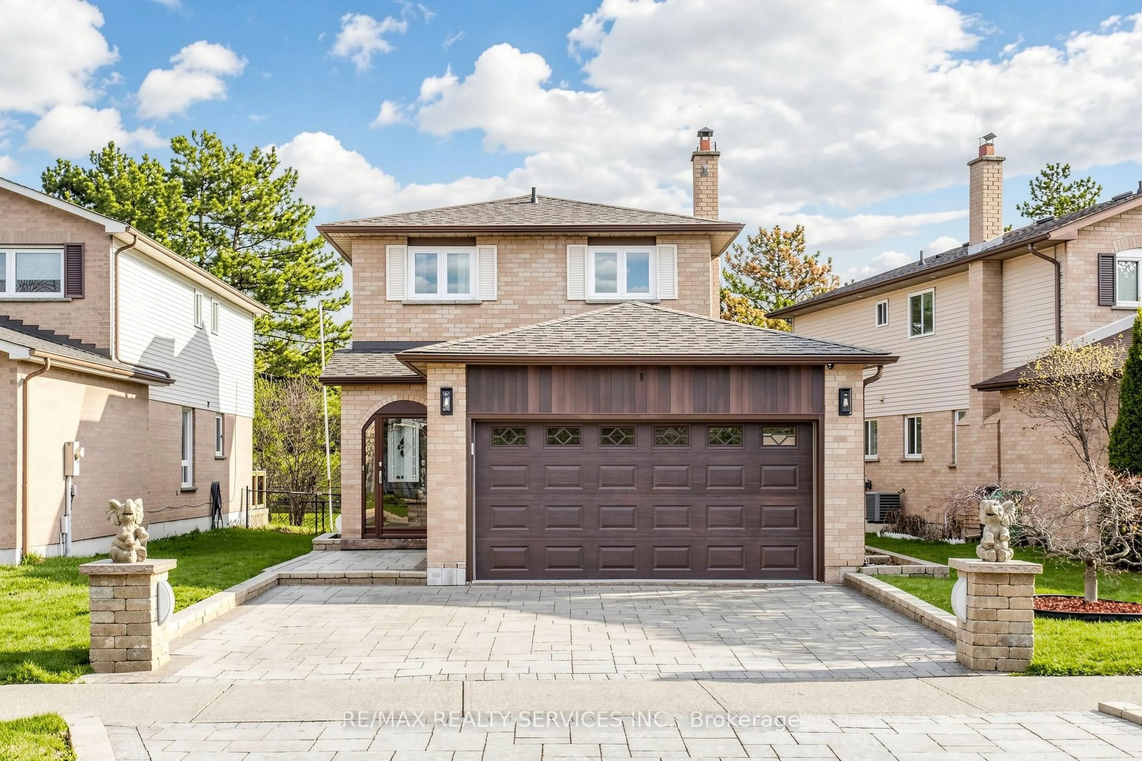 Home with brick exterior material, street for 160 Newbridge Cres, Brampton Ontario L6S 4B3
