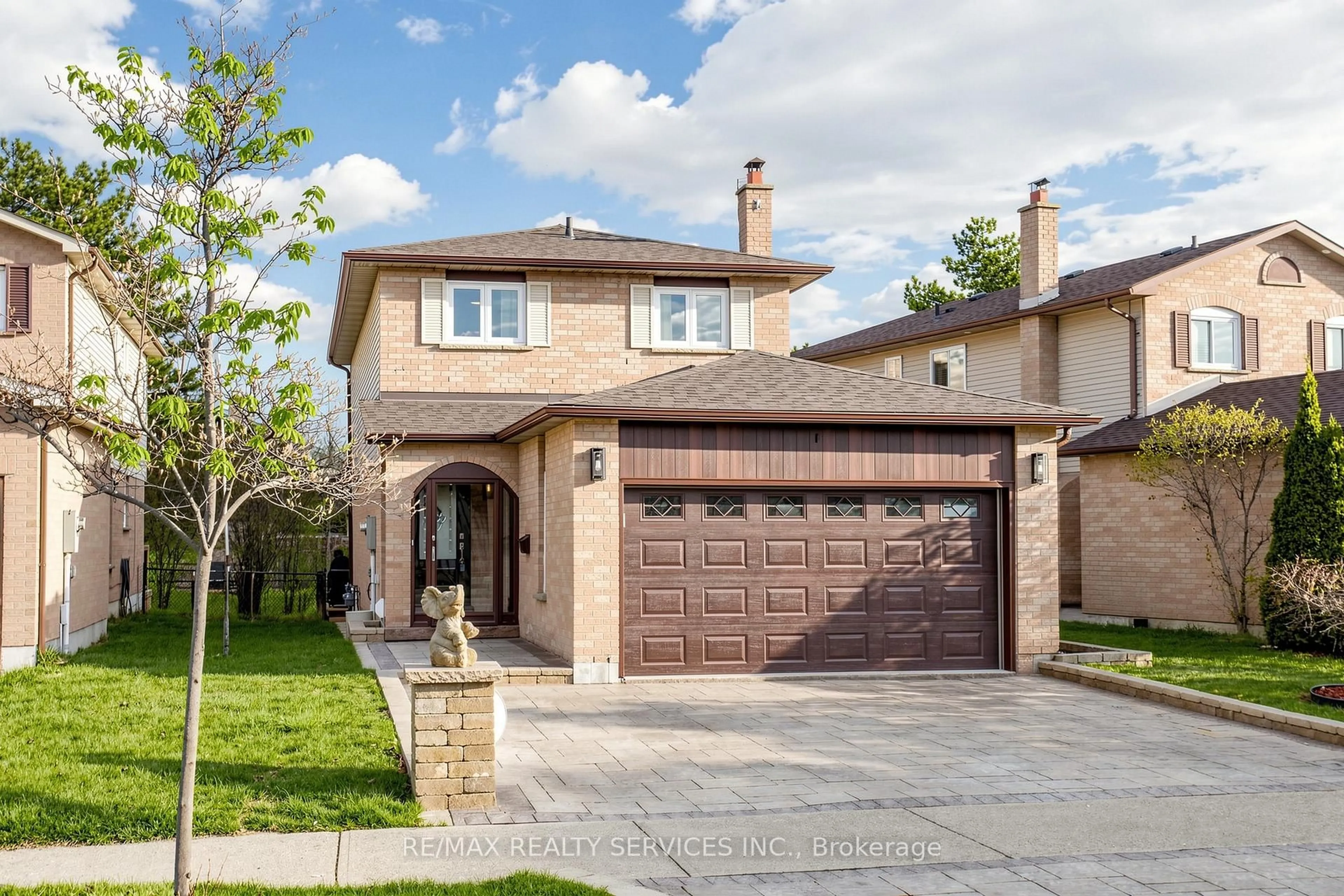 Home with brick exterior material, street for 160 Newbridge Cres, Brampton Ontario L6S 4B3