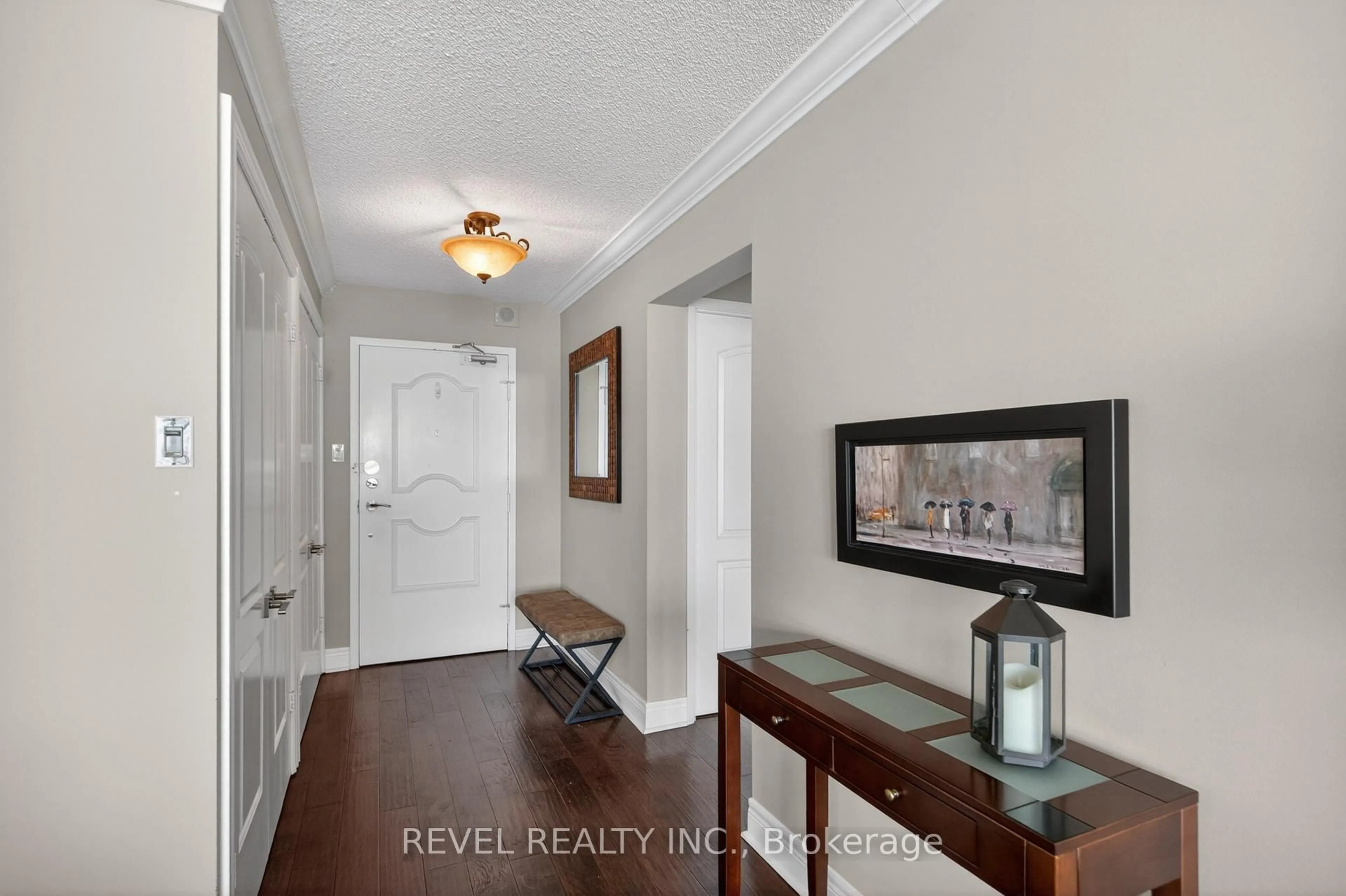 Indoor entryway for 5280 Lakeshore Rd #506, Burlington Ontario L7L 5R1