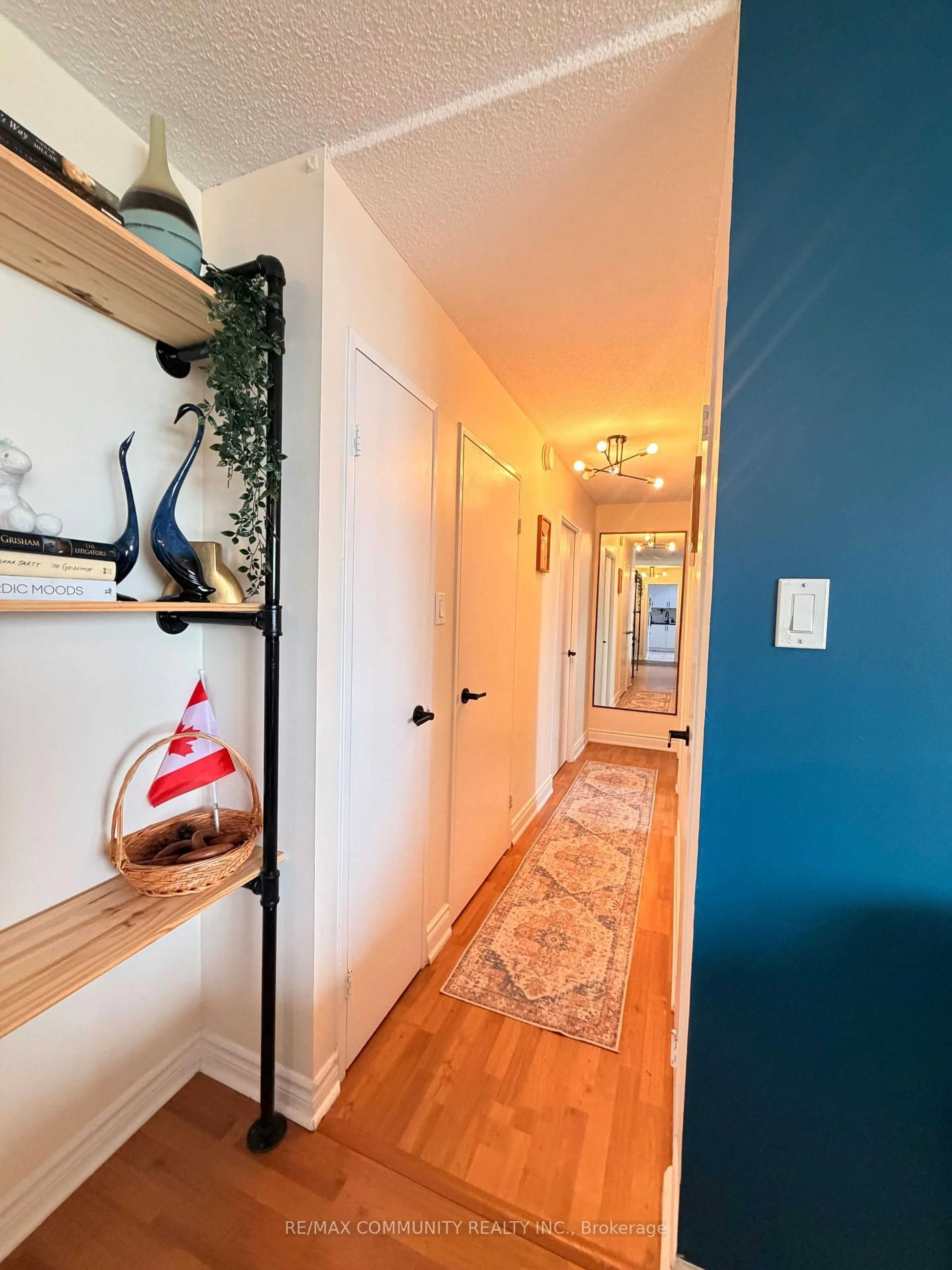 Indoor entryway for 2929 Aquitaine Ave #705, Mississauga Ontario L5N 2C7