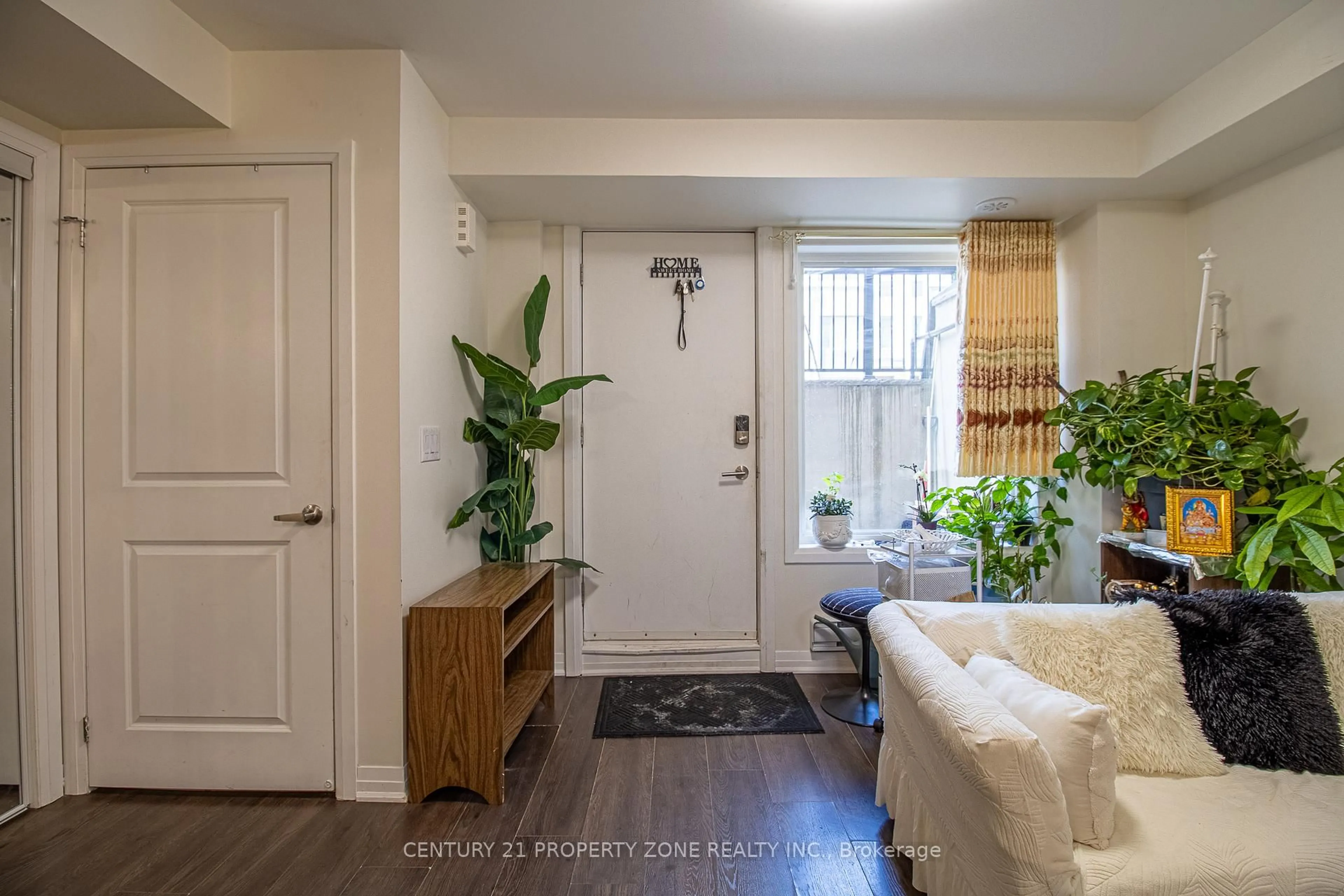 Indoor entryway for 155 William Duncan Rd #1, Toronto Ontario M3K 0B9