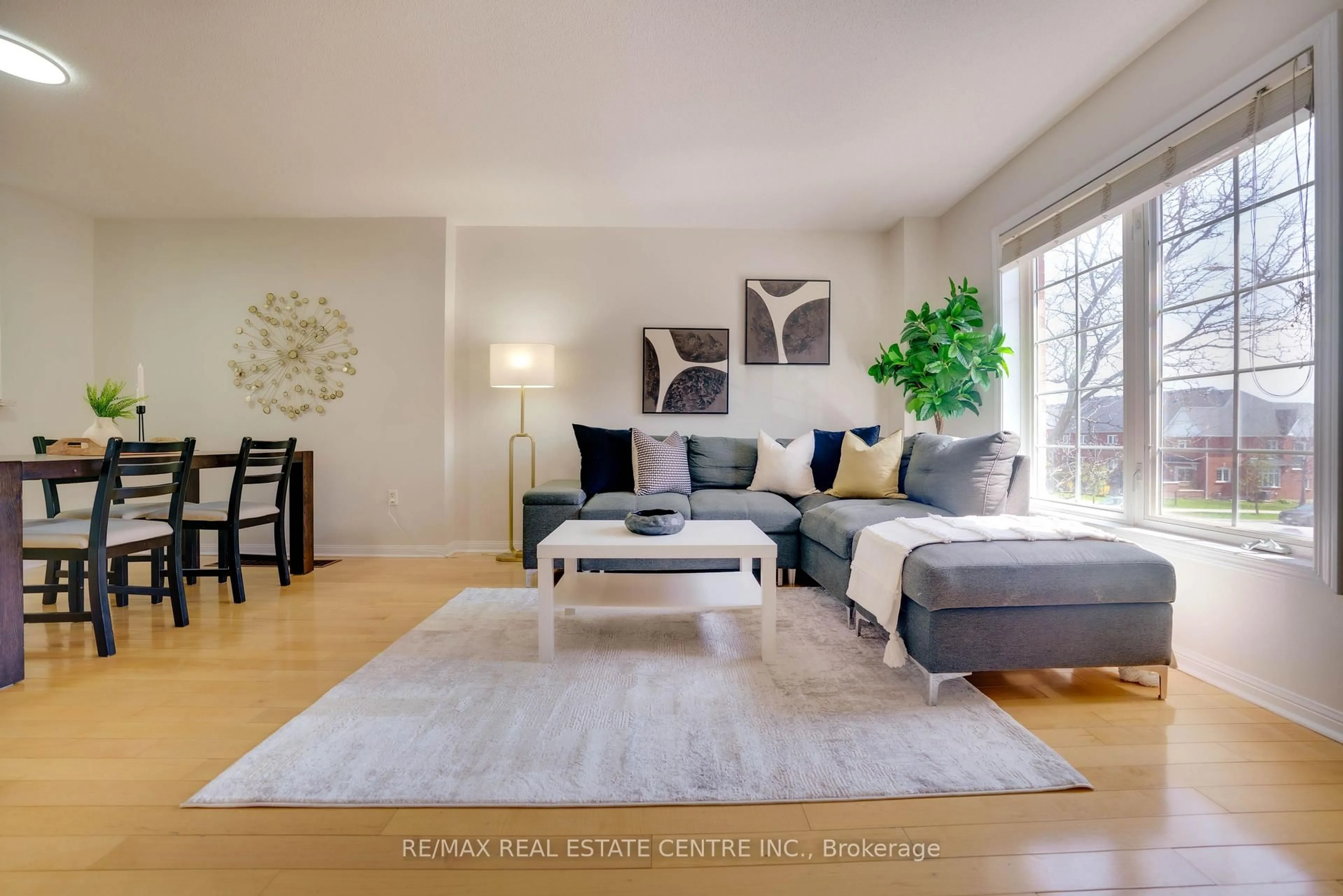 Living room with furniture, unknown for 1525 South Parade Crt #18, Mississauga Ontario L5M 6E9