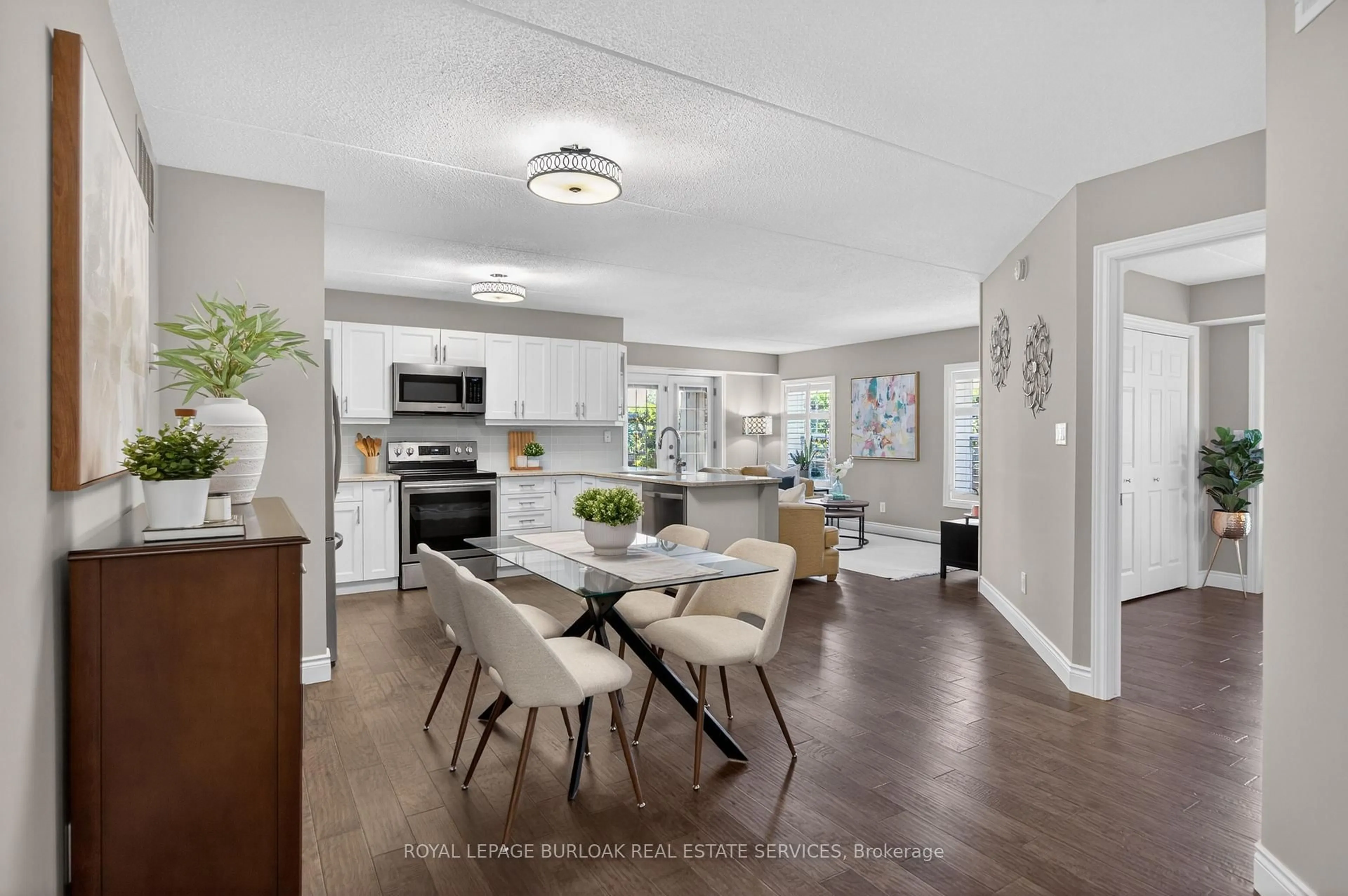 Open concept kitchen, ceramic/tile floor for 2045 Appleby Line #113, Burlington Ontario L7L 7G9
