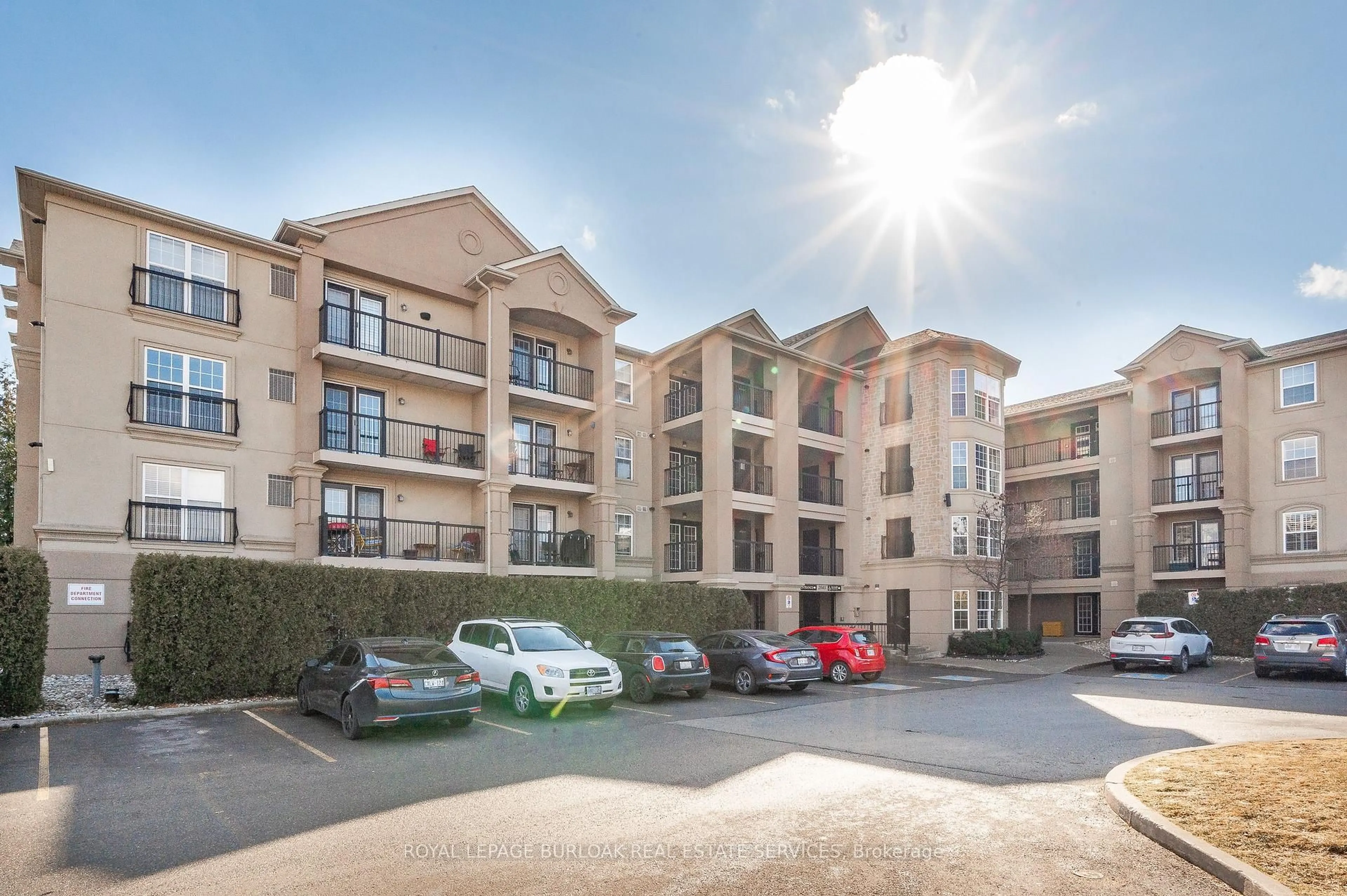 A pic from outside/outdoor area/front of a property/back of a property/a pic from drone, building for 2045 Appleby Line #113, Burlington Ontario L7L 7G9