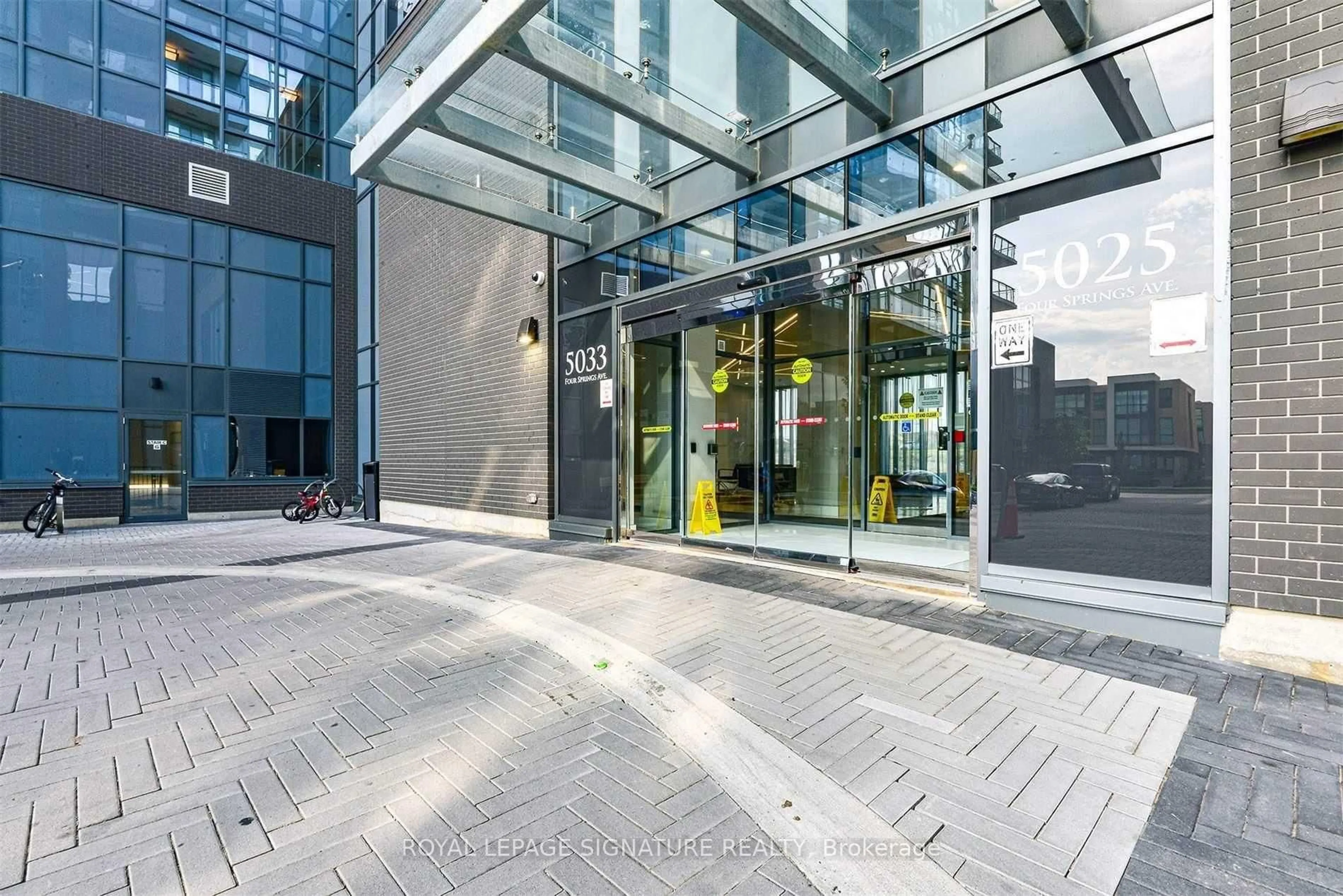 Indoor foyer for 5025 Four Springs Ave #701, Mississauga Ontario L5R 0E4