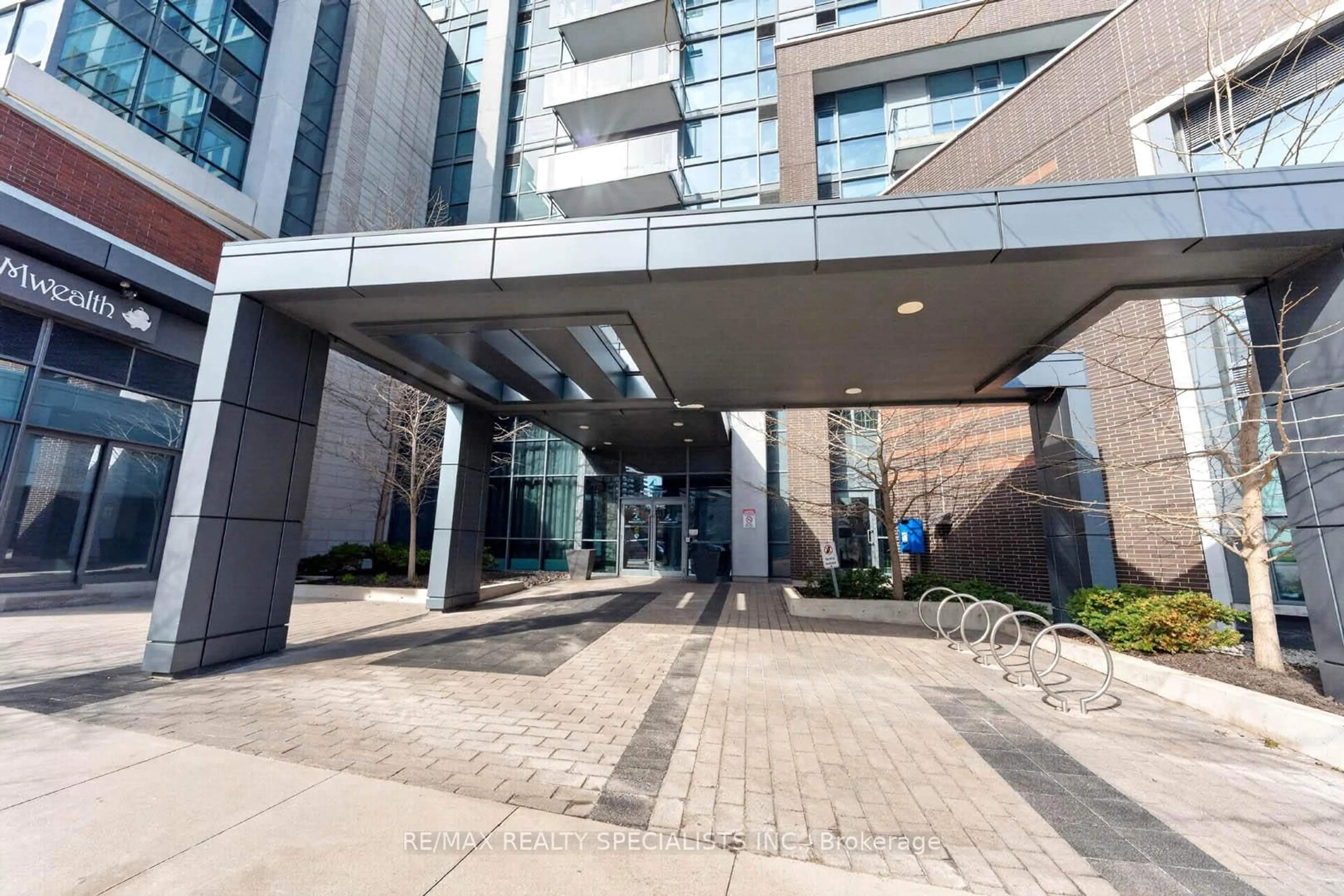 Indoor foyer for 1 Hurontario St #306, Mississauga Ontario L5G 3G8