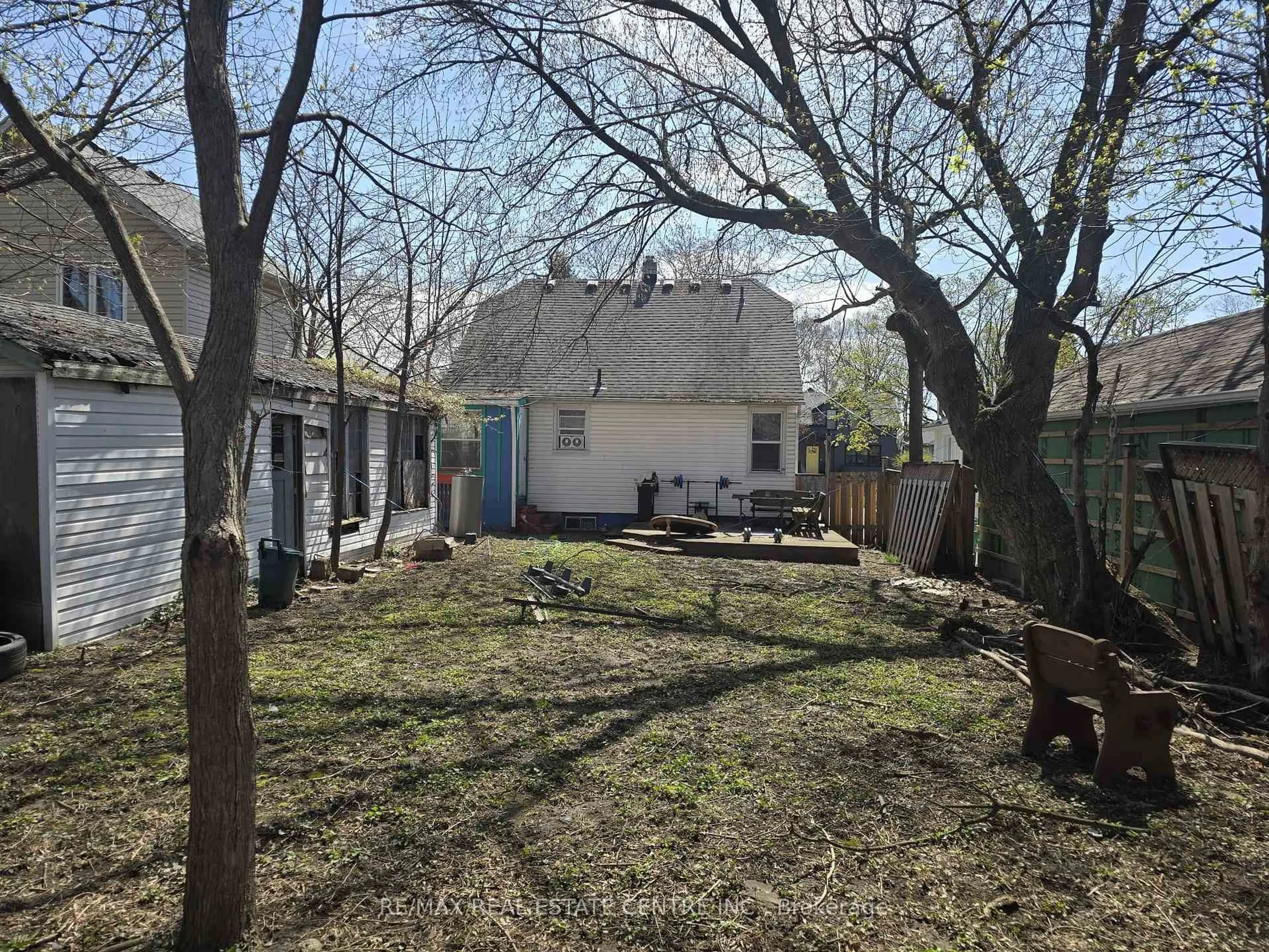 Shed for 131 Stewart St, Oakville Ontario L6X 1X8