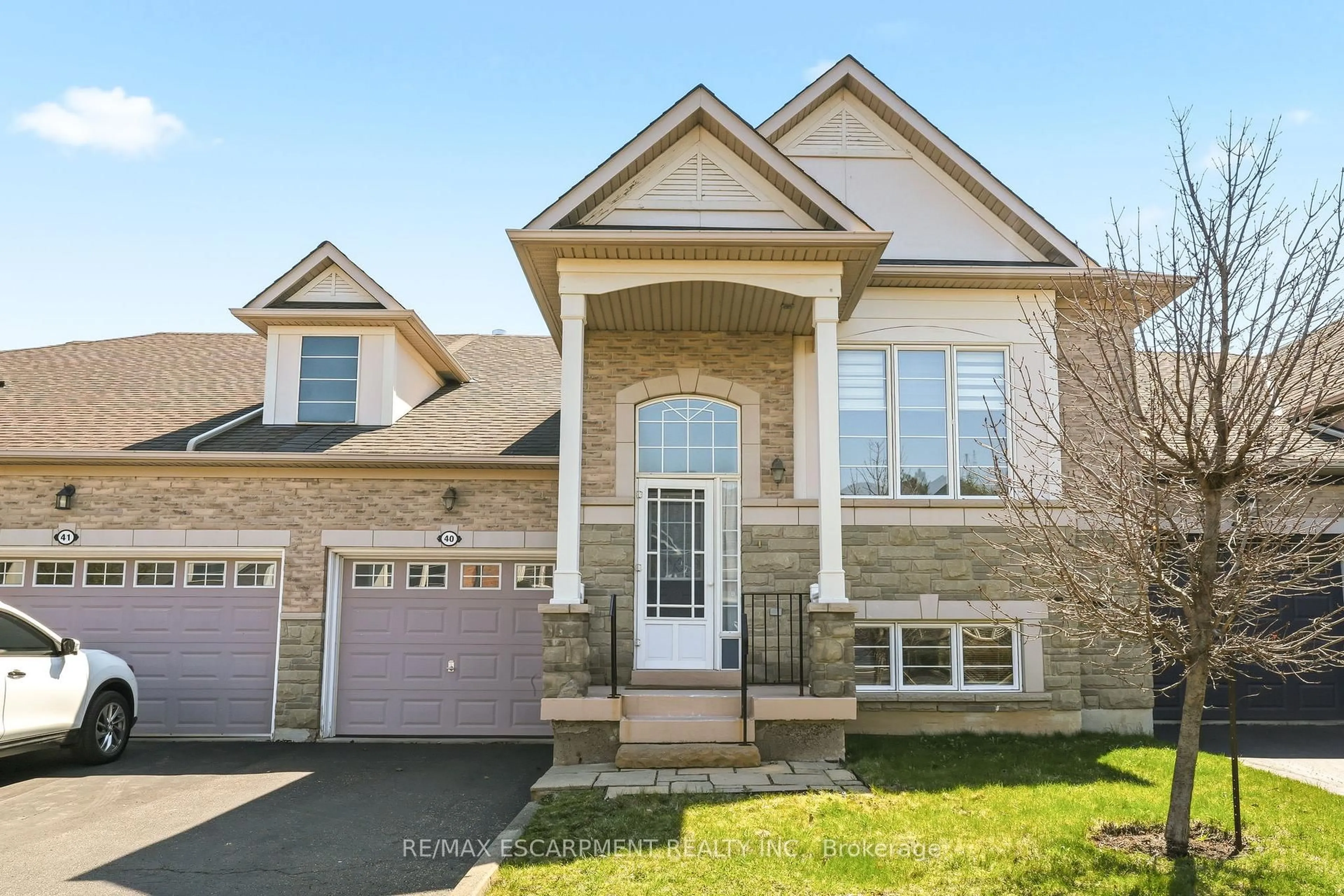 Home with brick exterior material, street for 4400 MILLCROFT PARK Dr #40, Burlington Ontario L7M 5B5