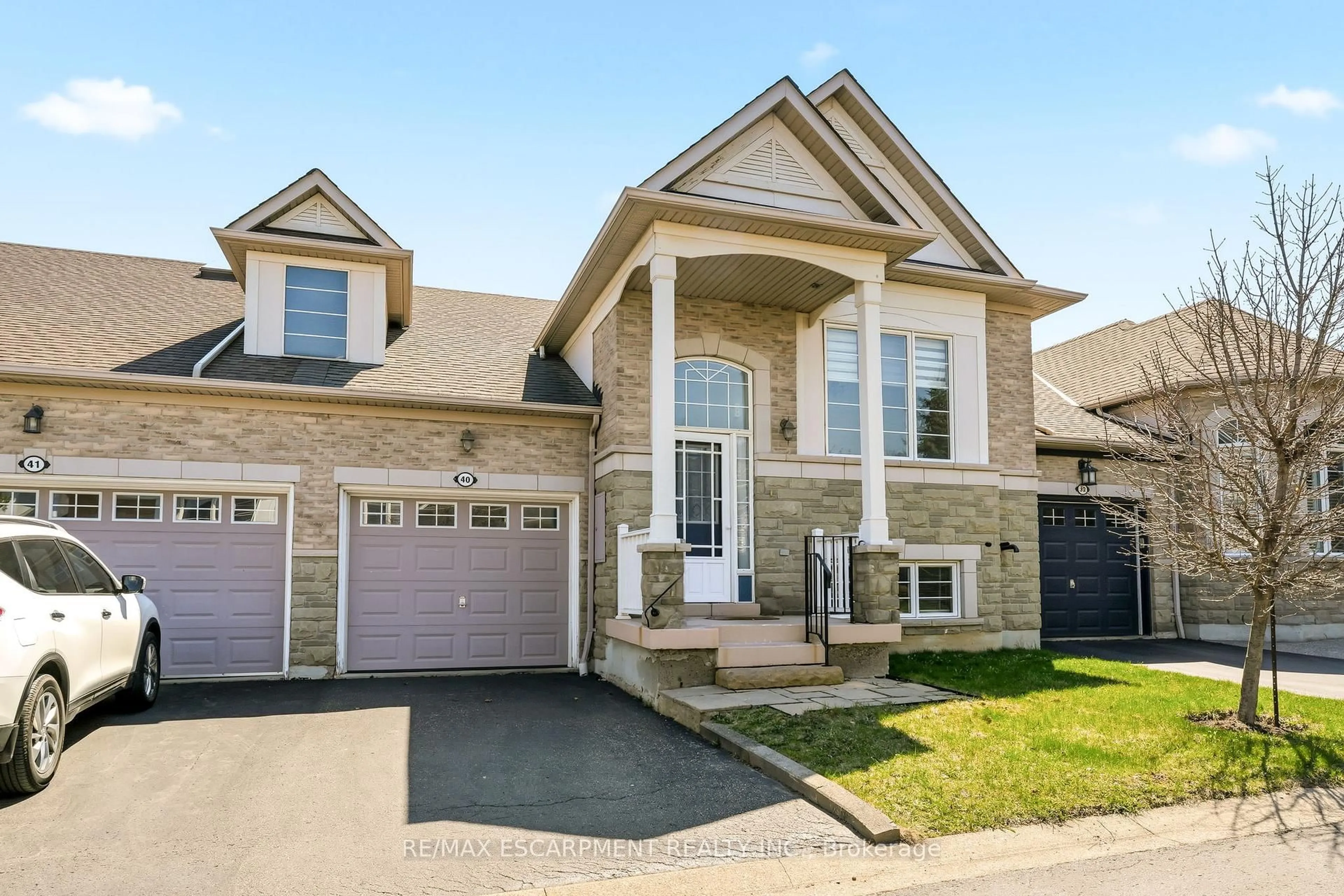 Home with brick exterior material, street for 4400 MILLCROFT PARK Dr #40, Burlington Ontario L7M 5B5