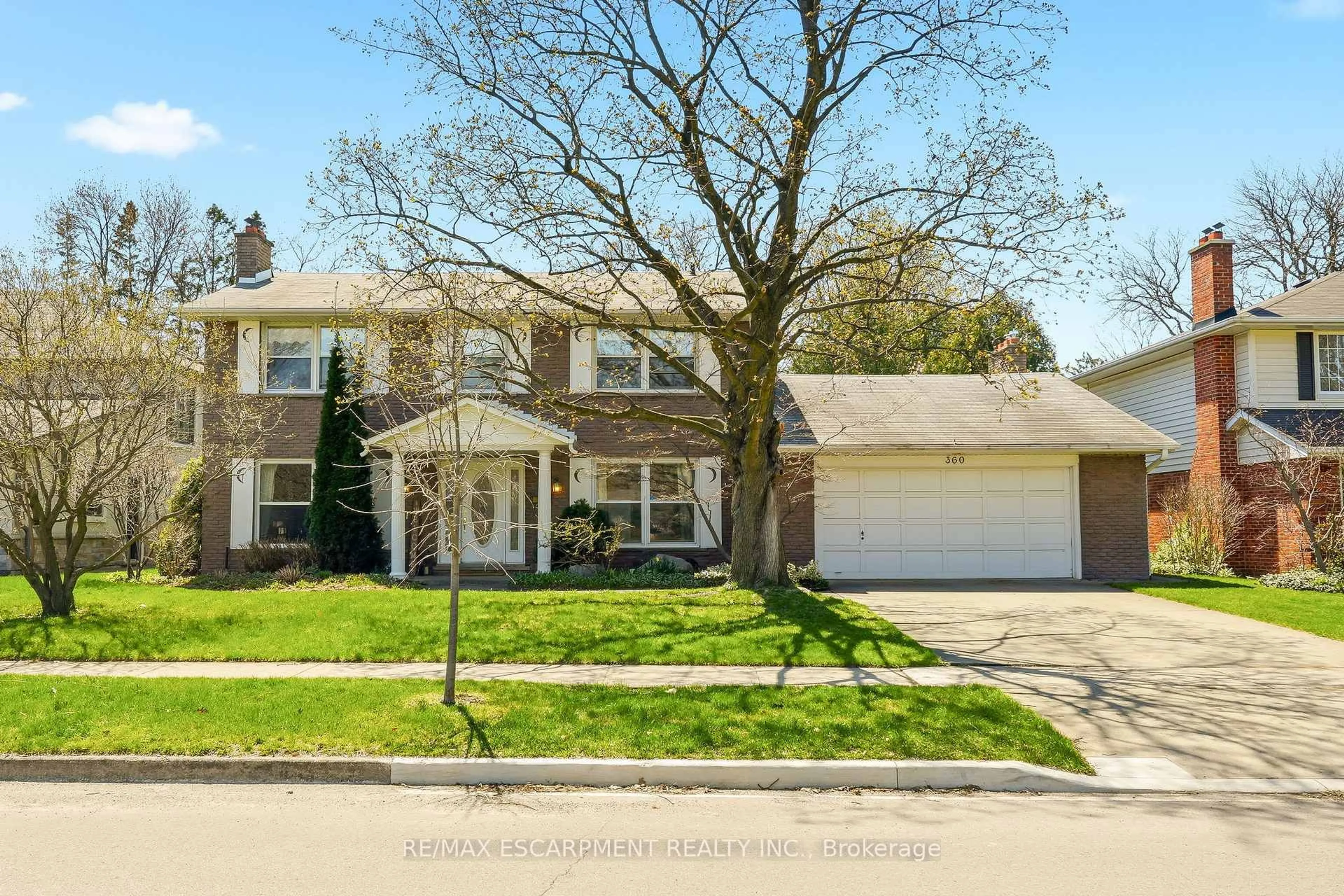 Home with brick exterior material, street for 360 Pomona Ave, Burlington Ontario L7N 1T5