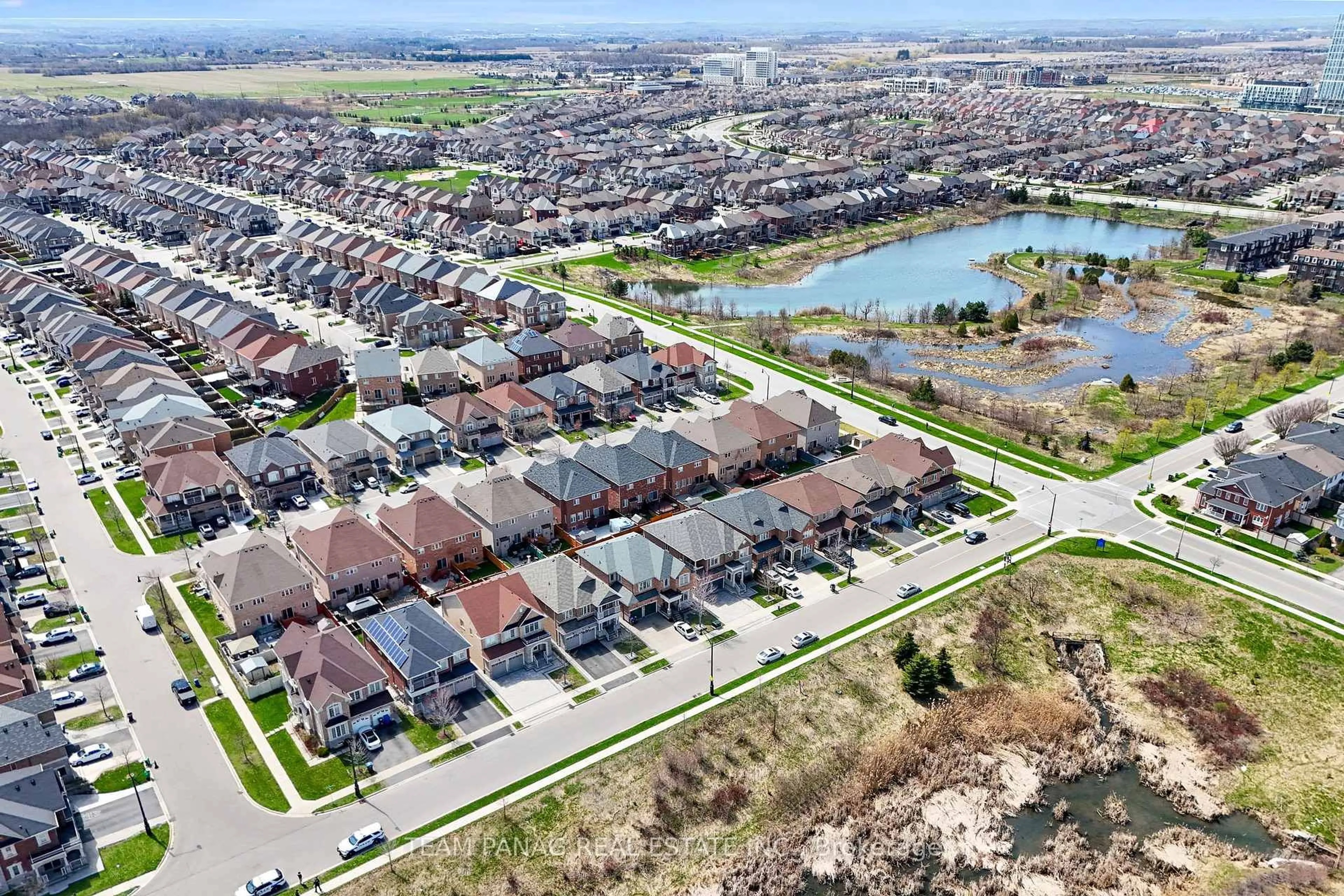 A pic from outside/outdoor area/front of a property/back of a property/a pic from drone, water/lake/river/ocean view for 9482 Creditview Rd, Brampton Ontario L6X 3E3