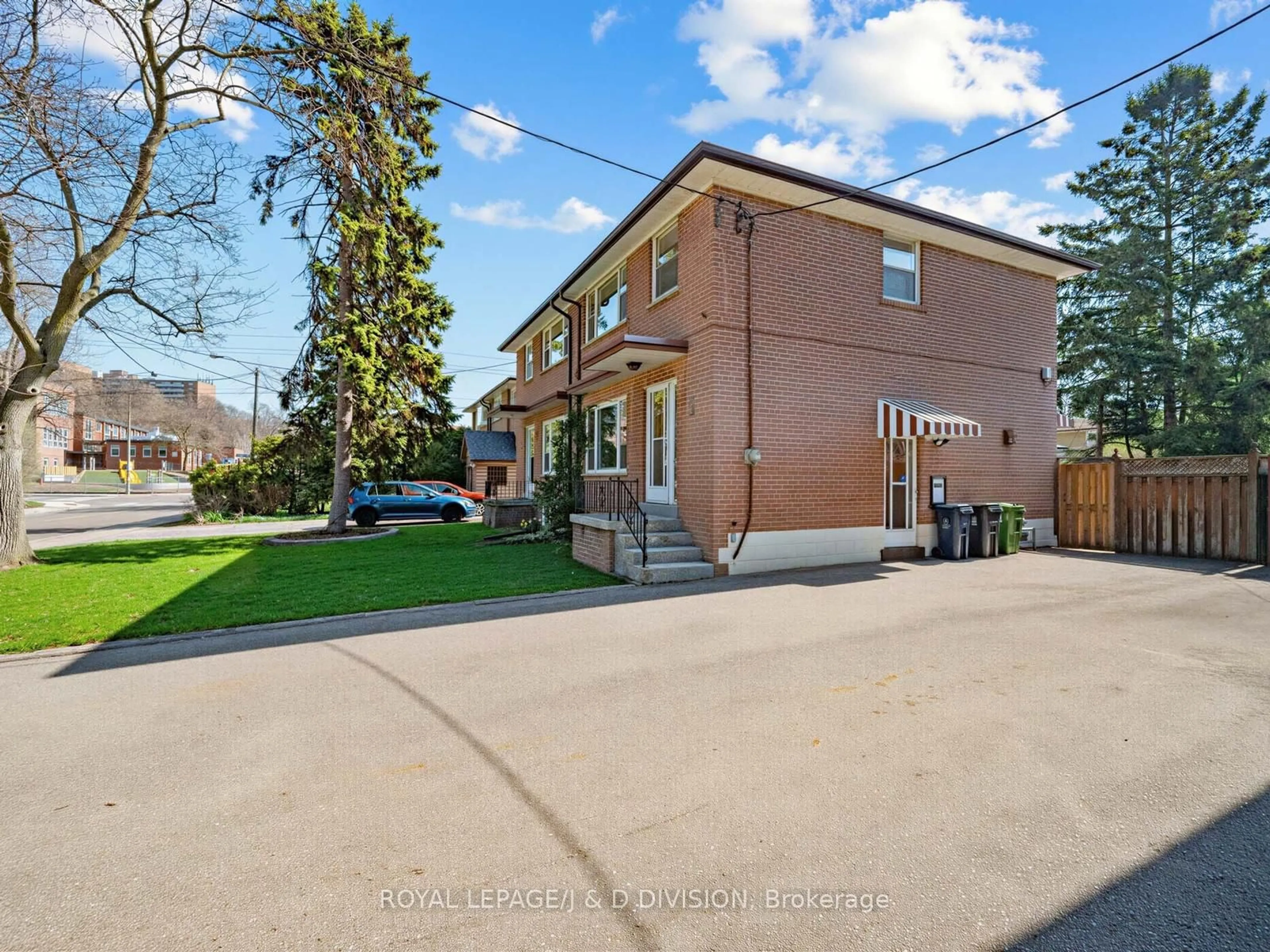A pic from outside/outdoor area/front of a property/back of a property/a pic from drone, street for 7 Crosby Ave, Toronto Ontario M6S 2P8