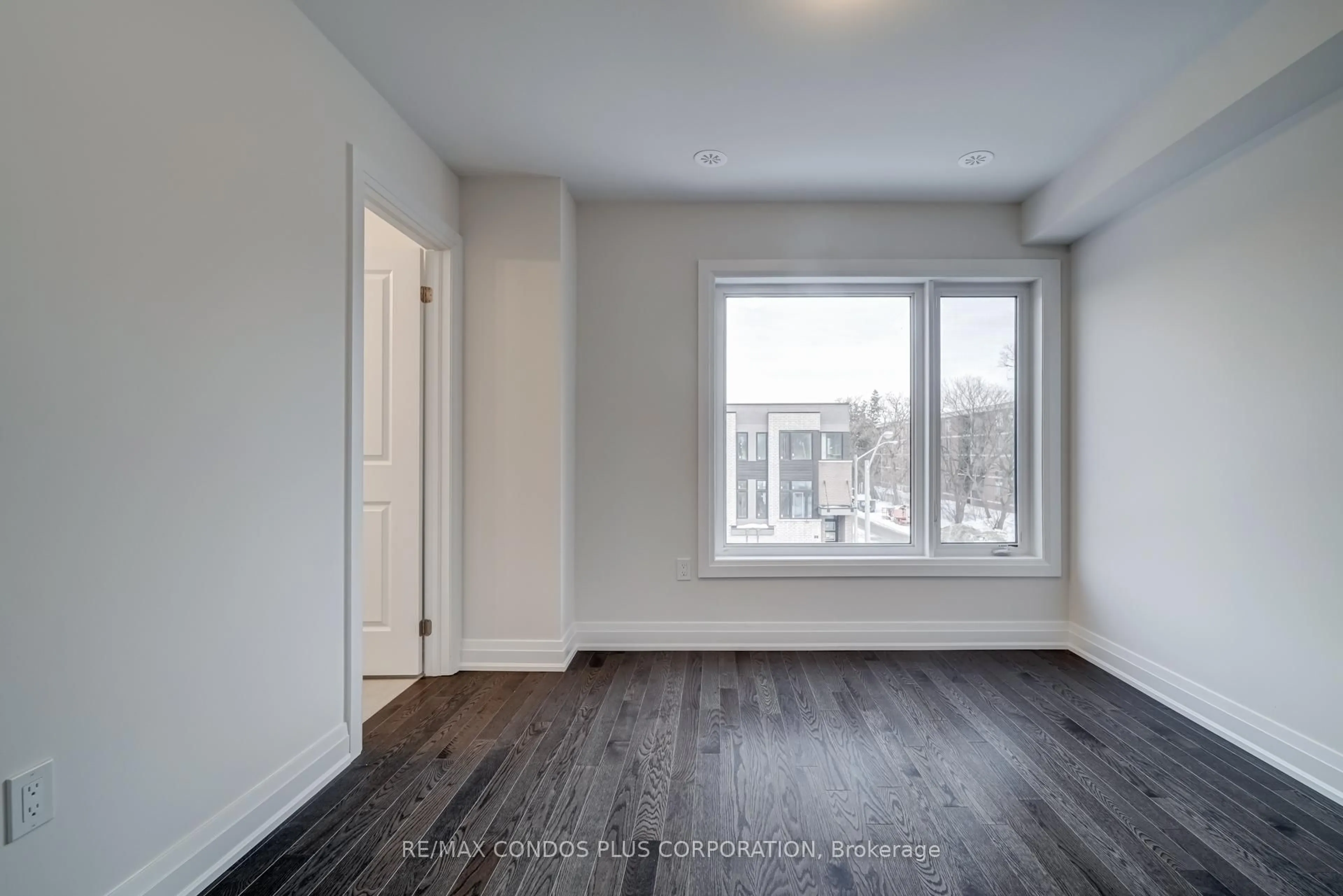 A pic of a room for 4 Wild Rose Gdns, Toronto Ontario M6L 0A5