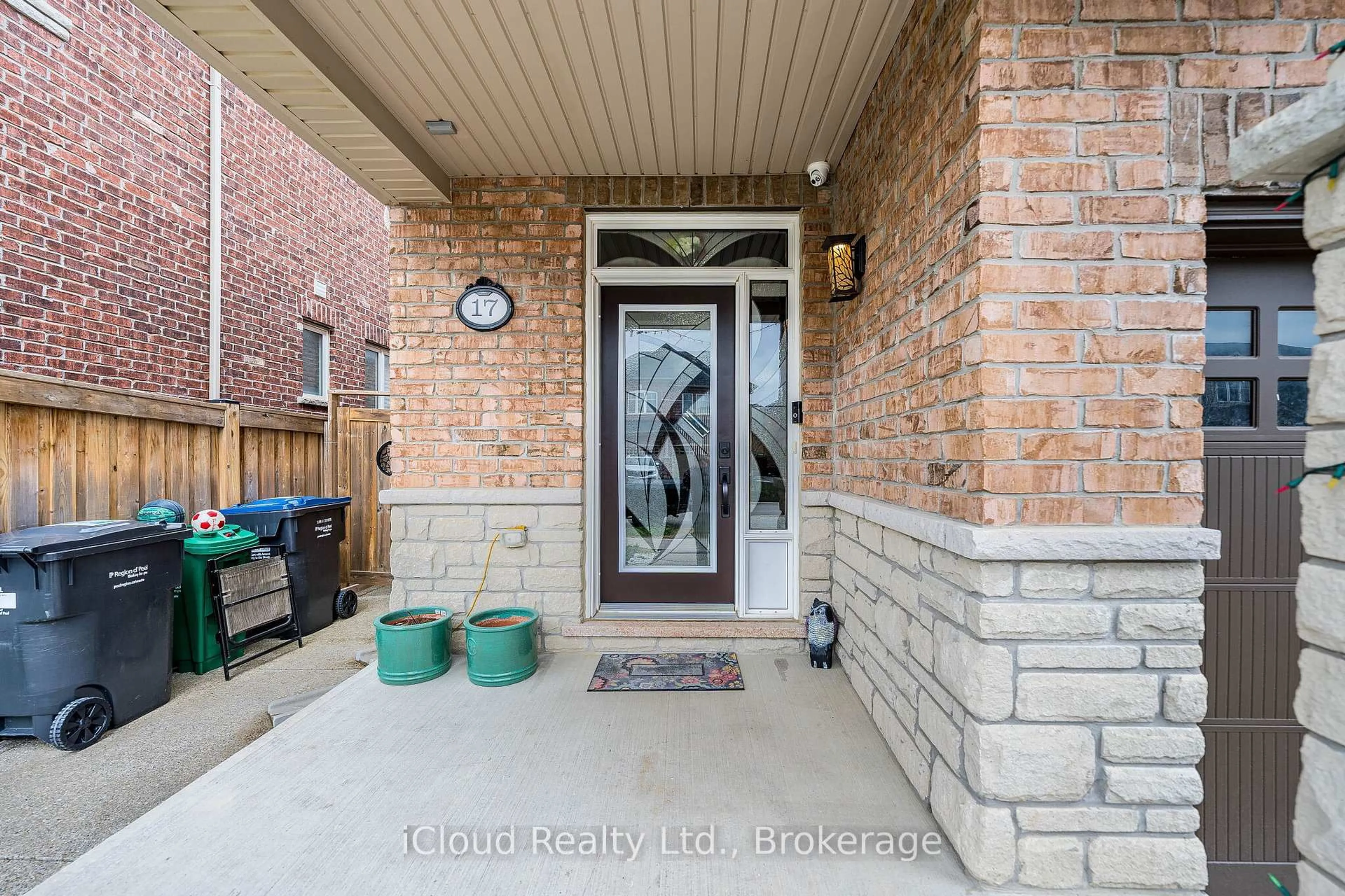 Indoor entryway for 17 Vinewood Rd, Caledon Ontario L7C 4A9