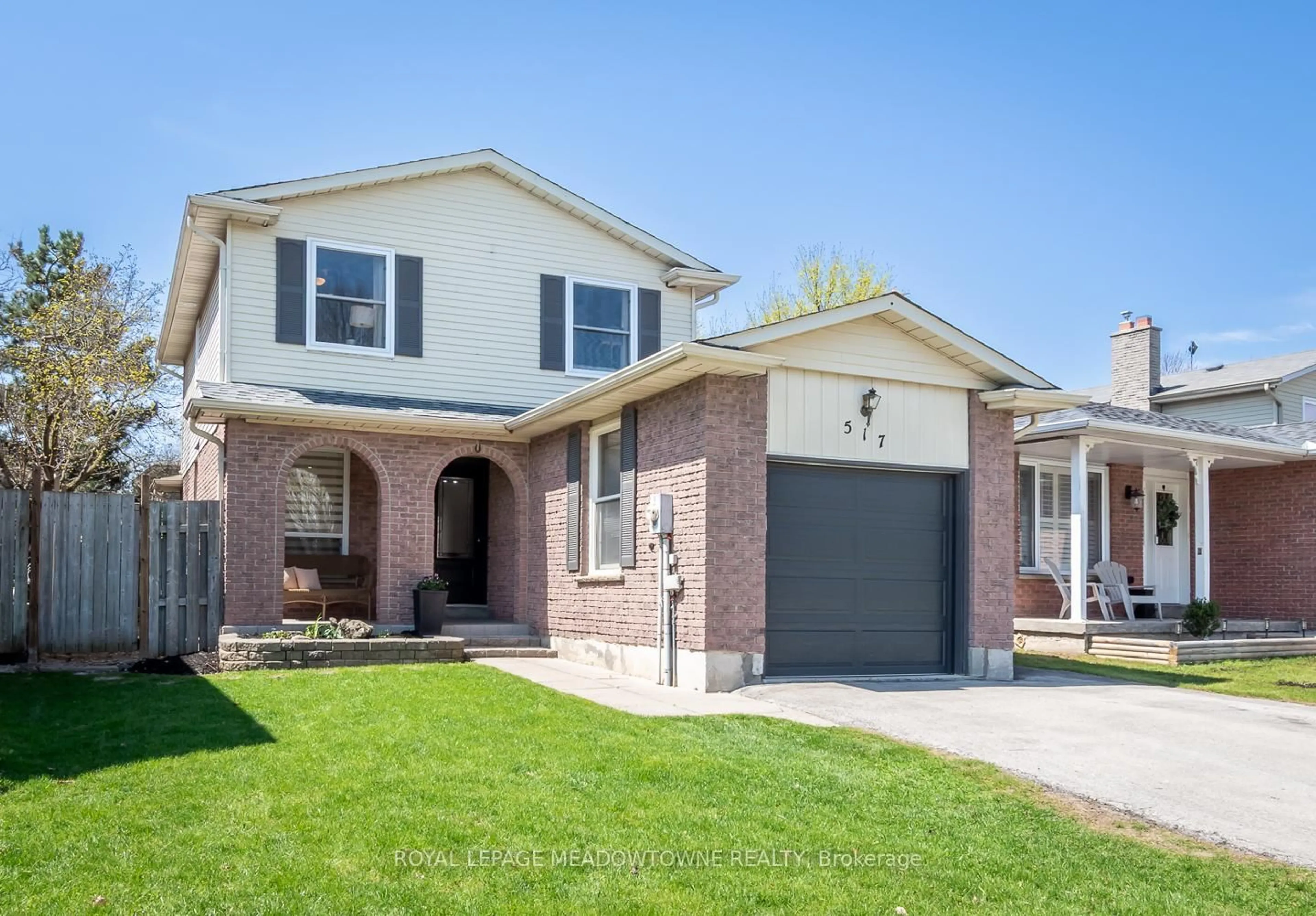 Home with brick exterior material, street for 517 Beaver Crt, Milton Ontario L9T 4A7