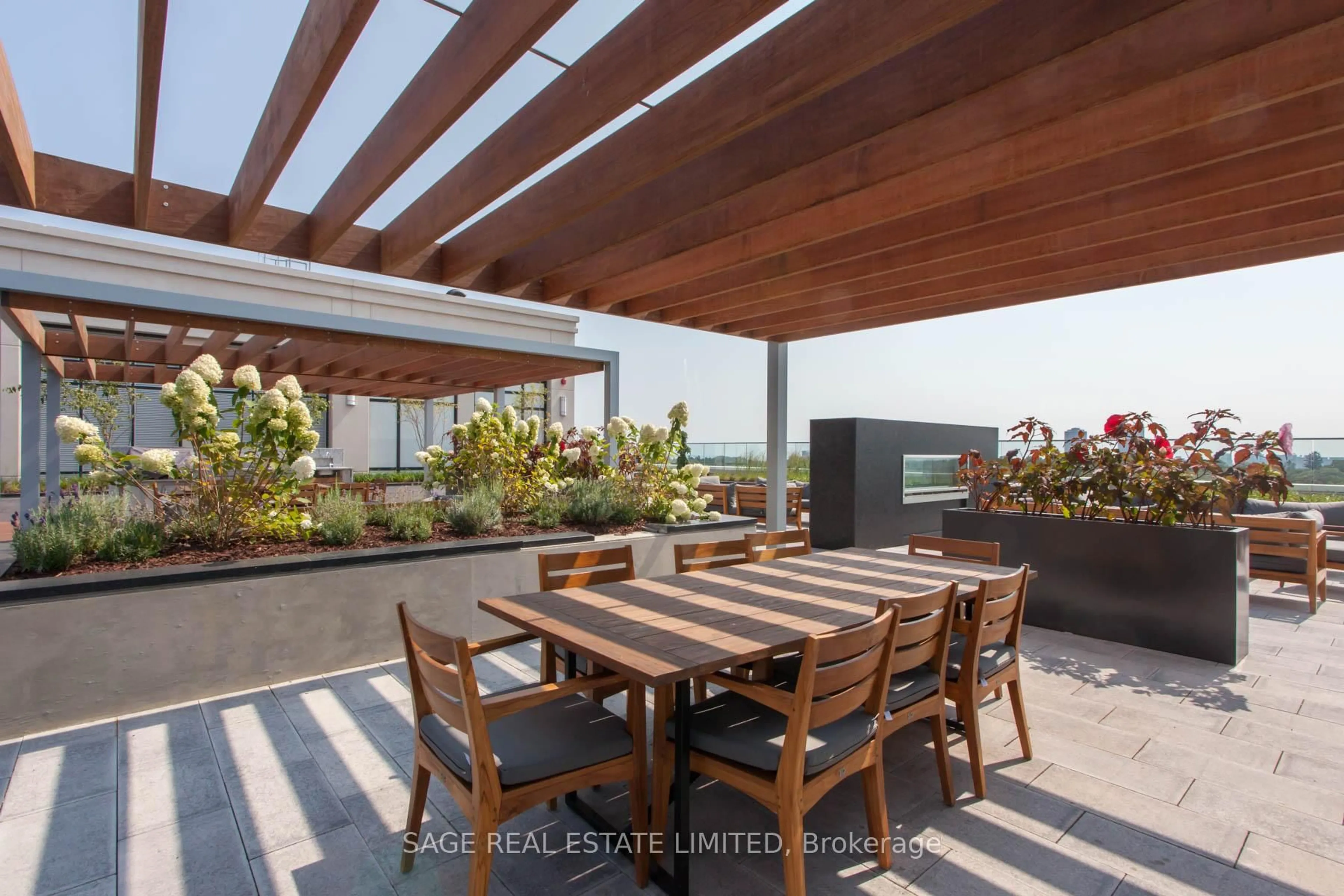 Patio, unknown for 2 Old Mill Dr #504, Toronto Ontario M6S 0A2