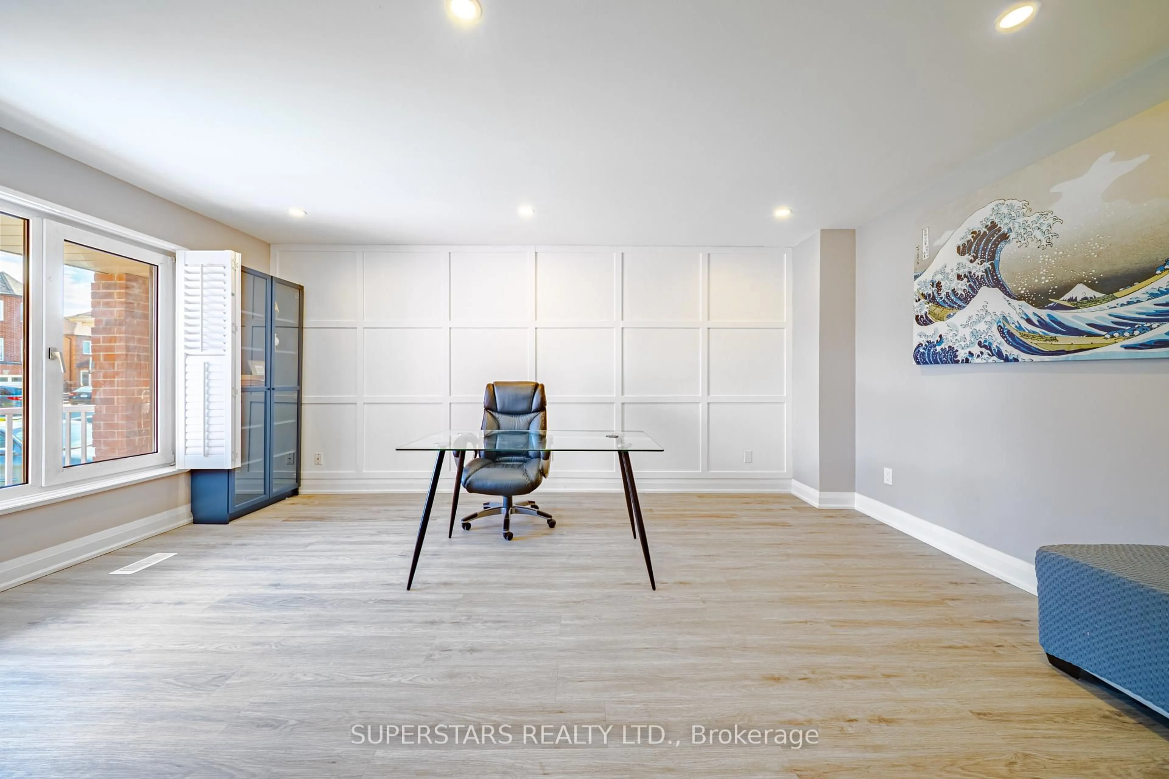 A pic of a room for 3945 Renfrew Cres, Mississauga Ontario L5L 4J6