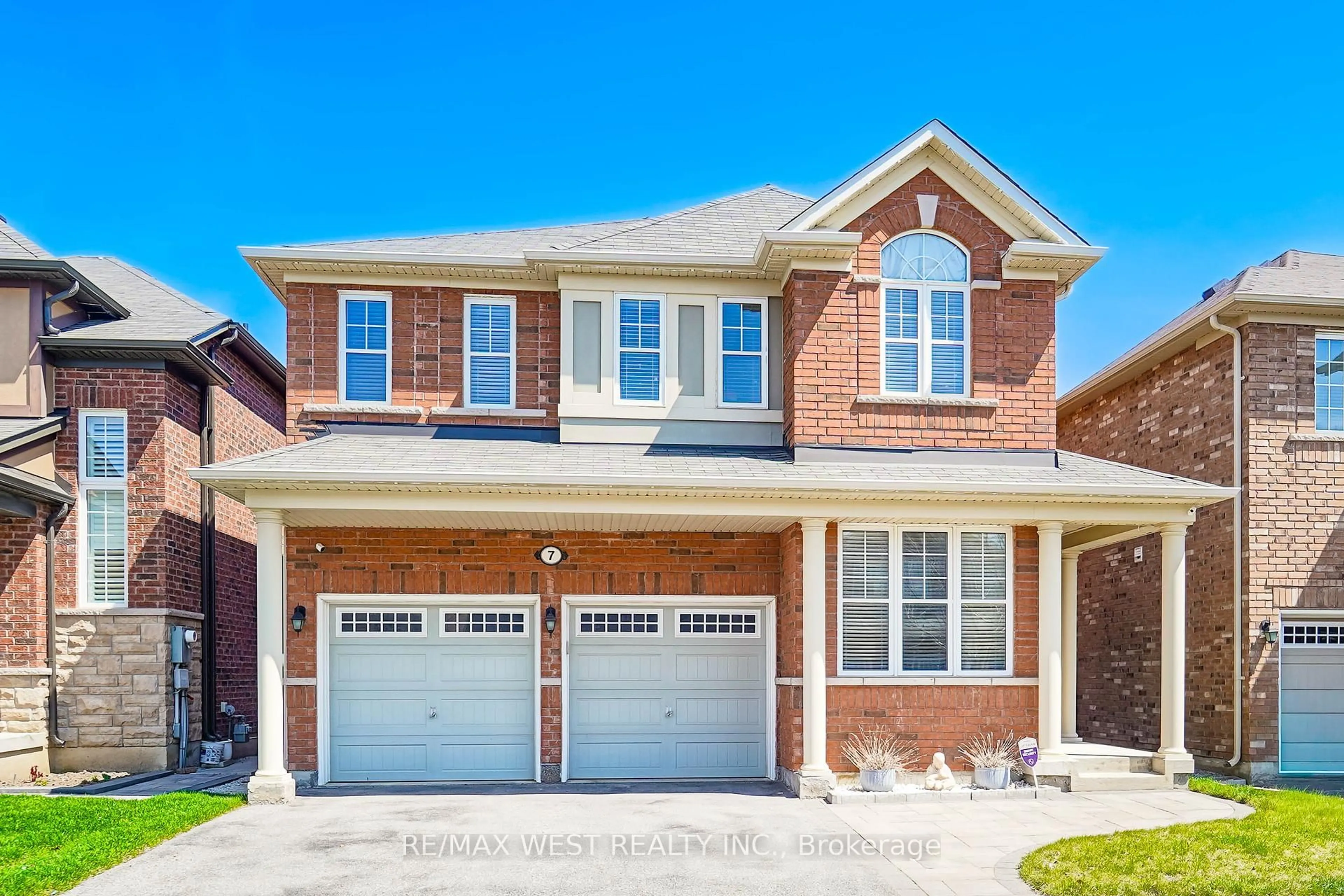 Home with brick exterior material, street for 7 Aldersgate Dr, Brampton Ontario L7A 4A9
