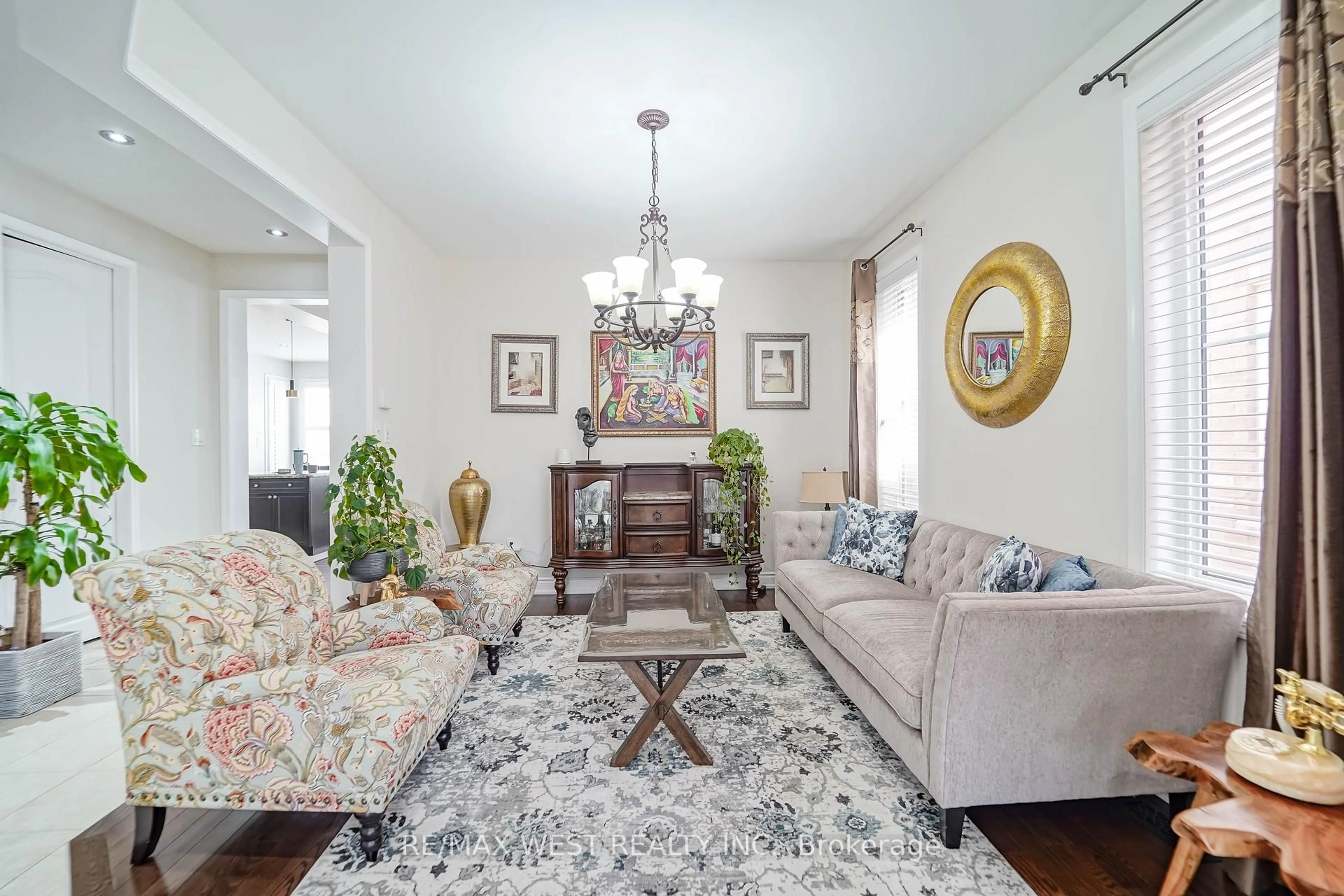 Living room with furniture, unknown for 7 Aldersgate Dr, Brampton Ontario L7A 4A9