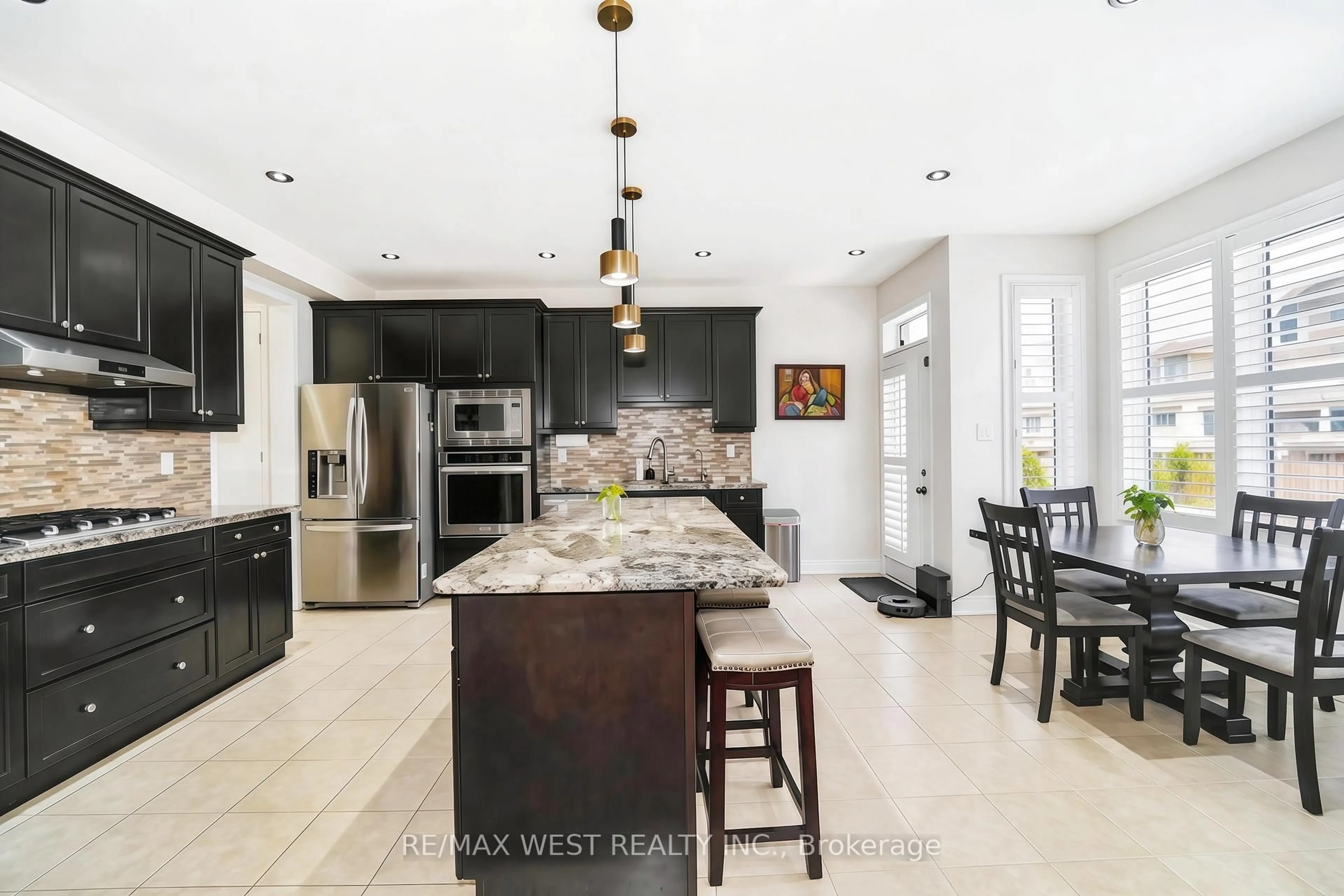 Open concept kitchen, ceramic/tile floor for 7 Aldersgate Dr, Brampton Ontario L7A 4A9