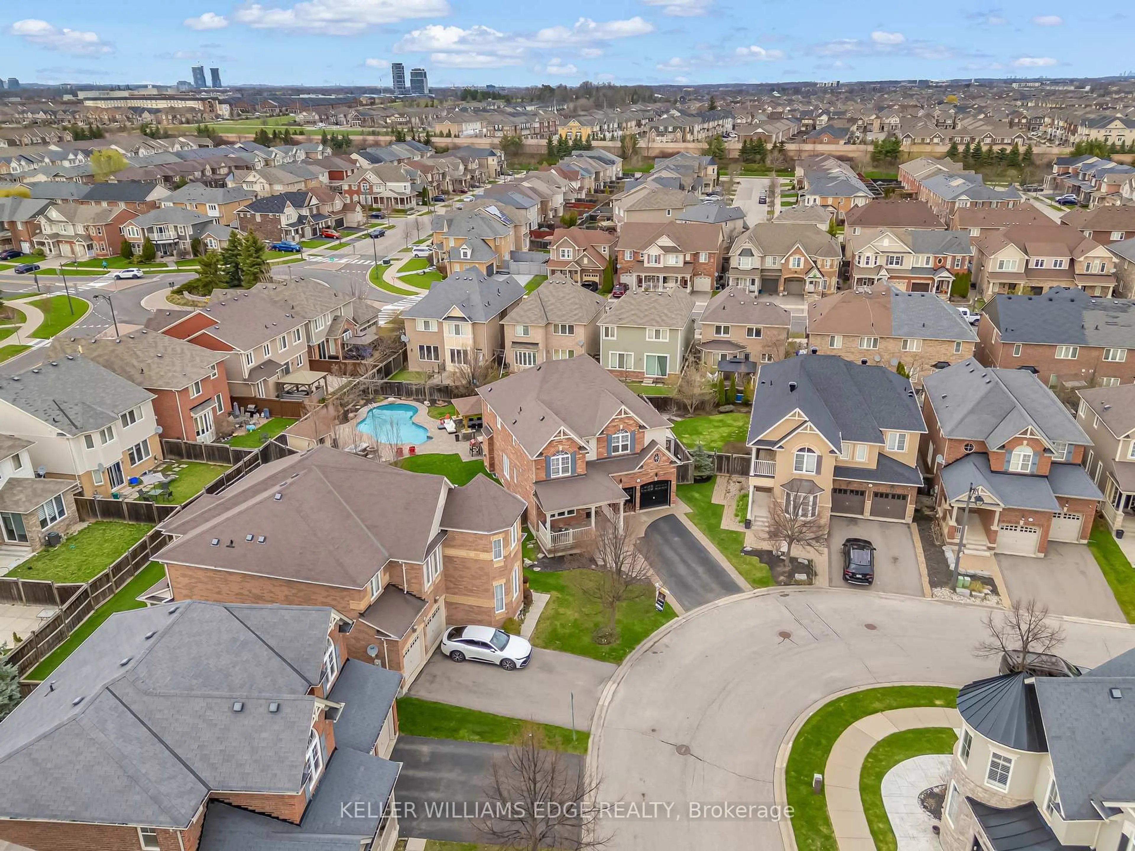 A pic from outside/outdoor area/front of a property/back of a property/a pic from drone, city buildings view from balcony for 265 Goutouski Cres, Milton Ontario L9T 7B4