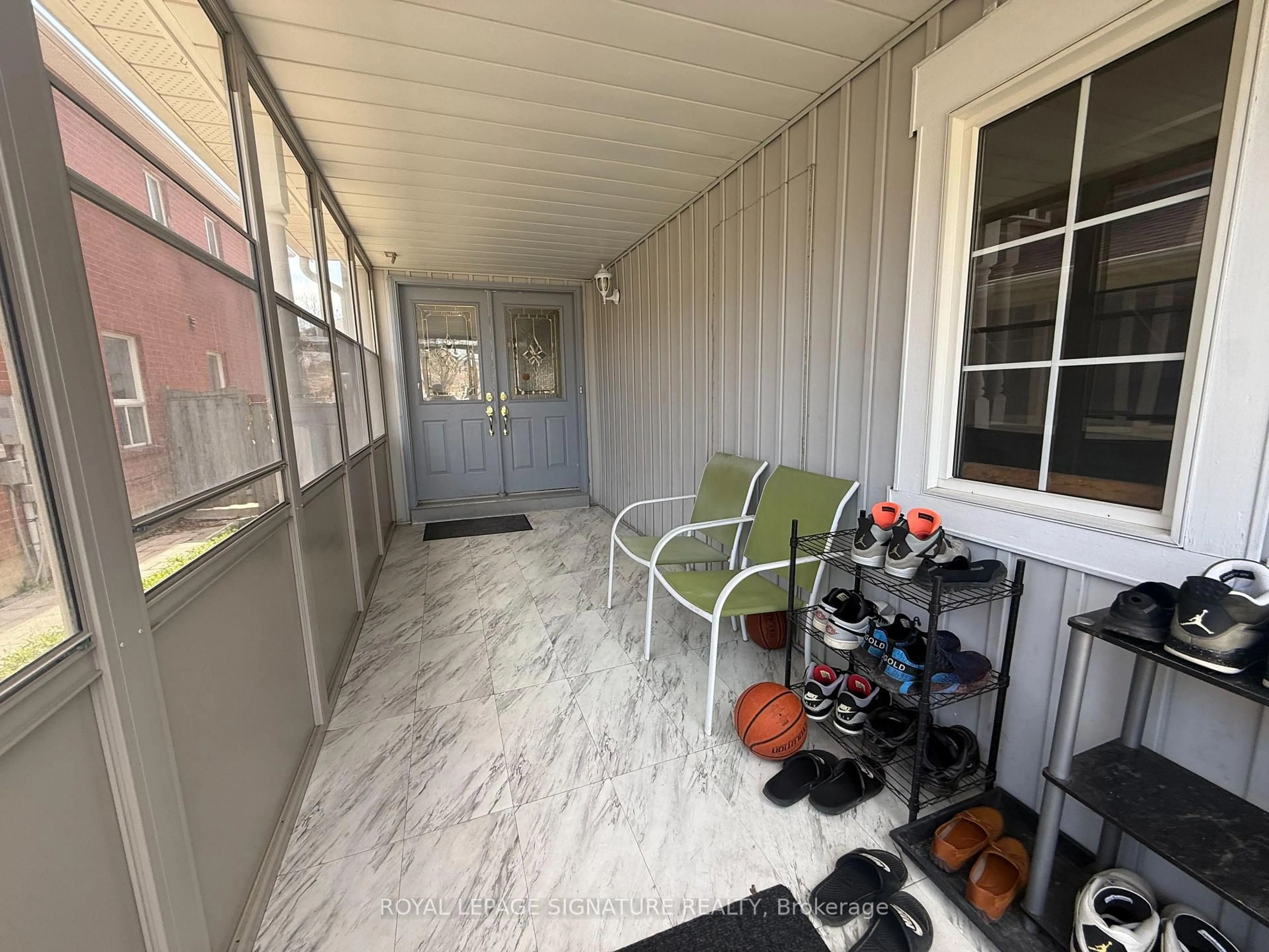 A pic of a room for 814 Golden Farmer Way, Mississauga Ontario L5W 1A7