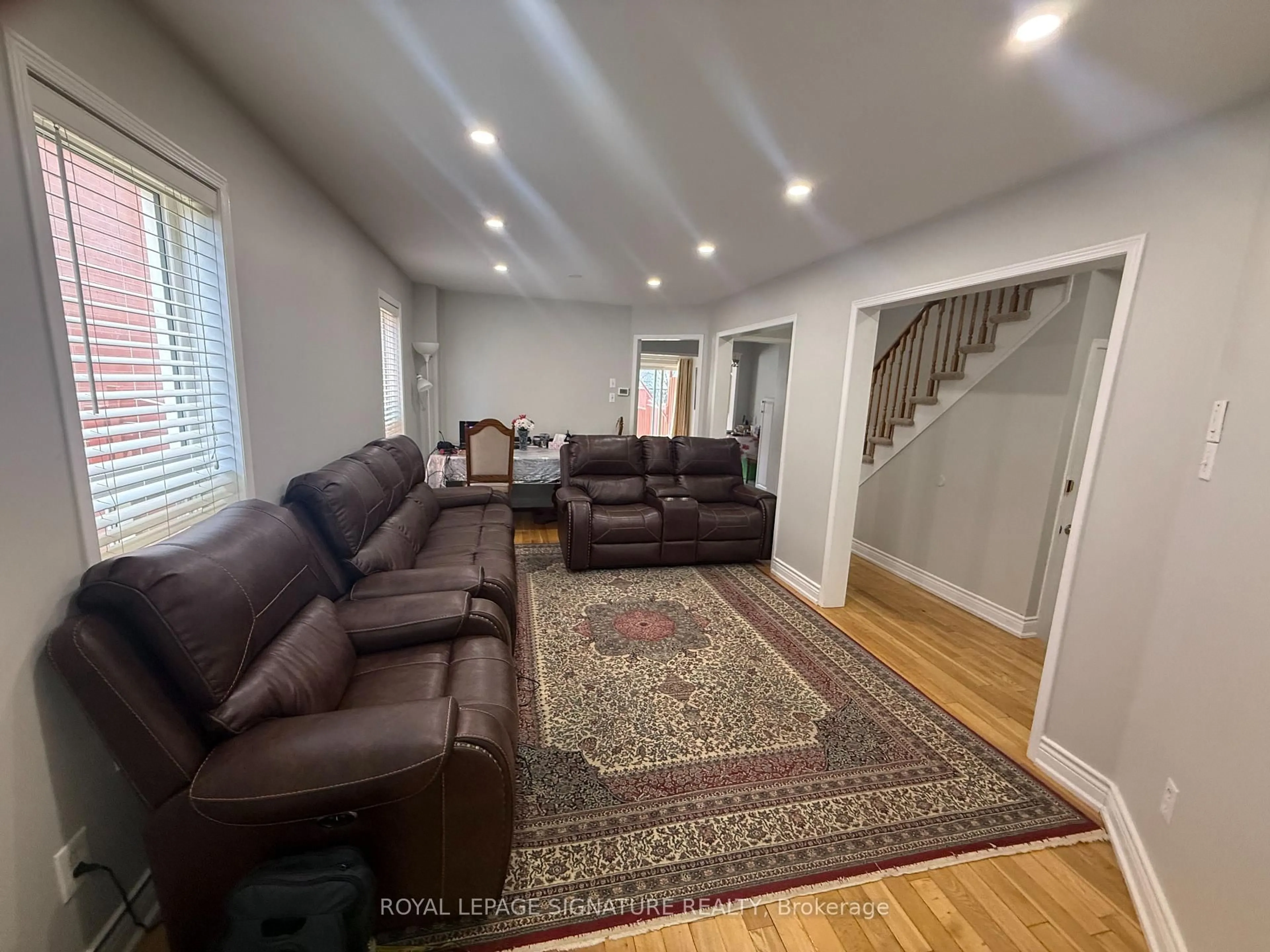 Living room with furniture, unknown for 814 Golden Farmer Way, Mississauga Ontario L5W 1A7