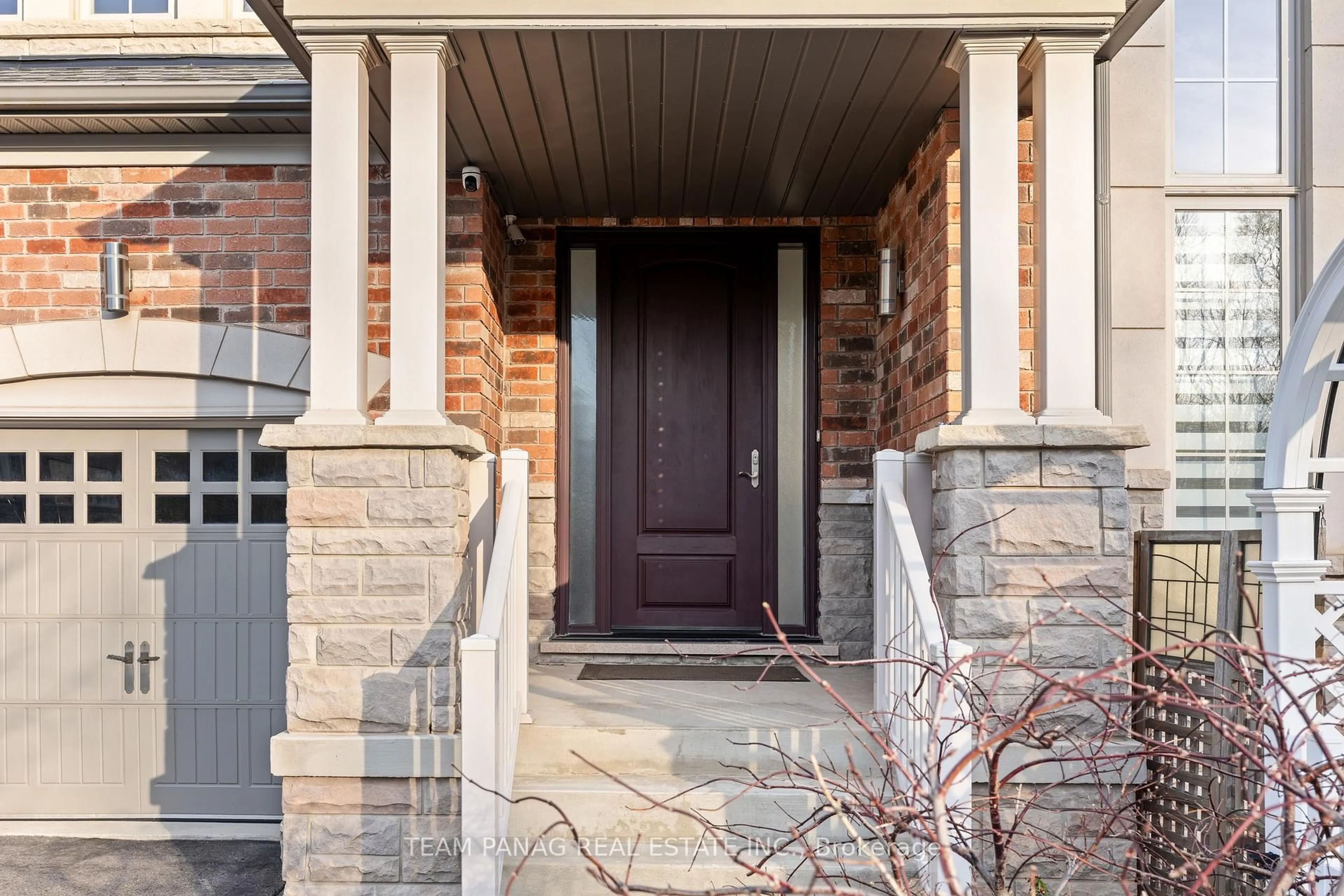 Indoor entryway for 39 Dalmeny Dr, Brampton Ontario L6X 2Y4