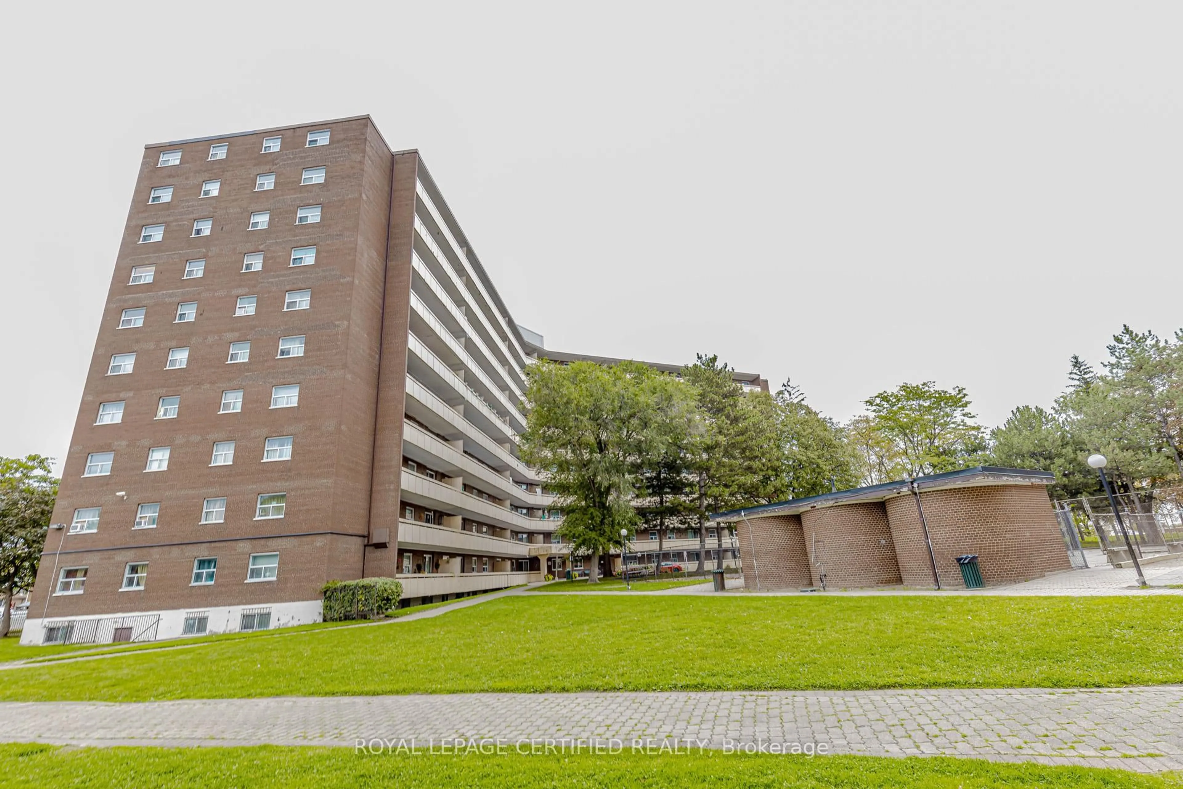 Patio, building for 3577 Derry Rd #502, Mississauga Ontario L4T 1B3