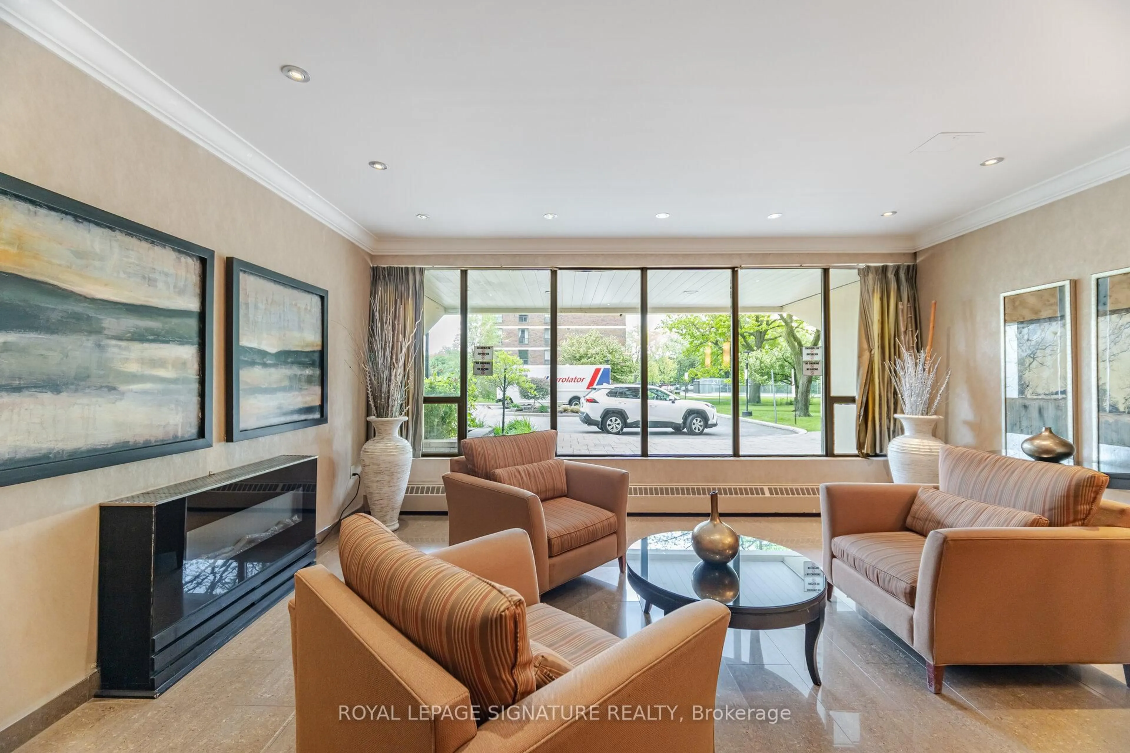 Lobby for 3170 Kirwin Ave #1003, Mississauga Ontario L5A 3R1