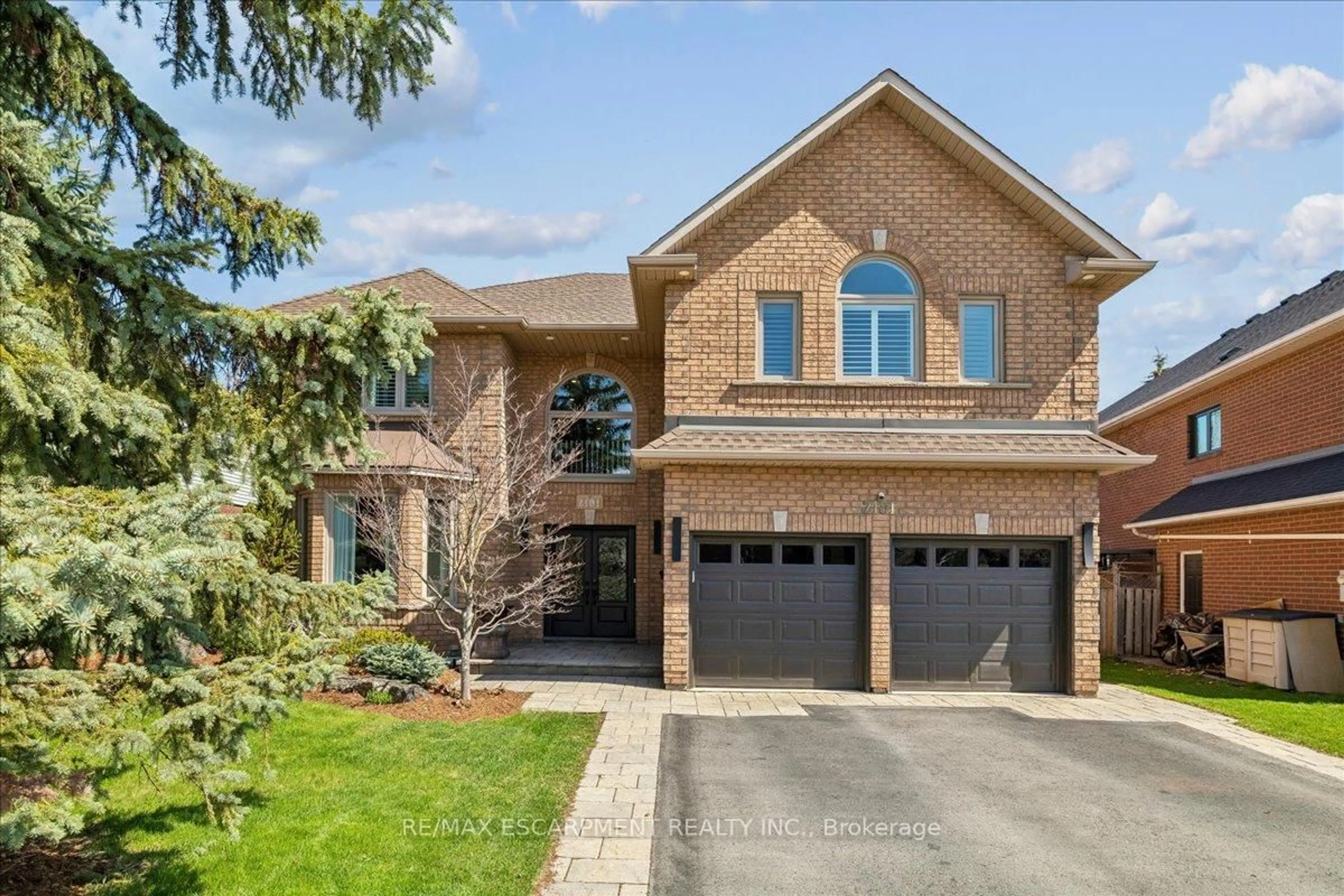 Home with brick exterior material, street for 2101 Westoak Trails Blvd, Oakville Ontario L6M 3L2