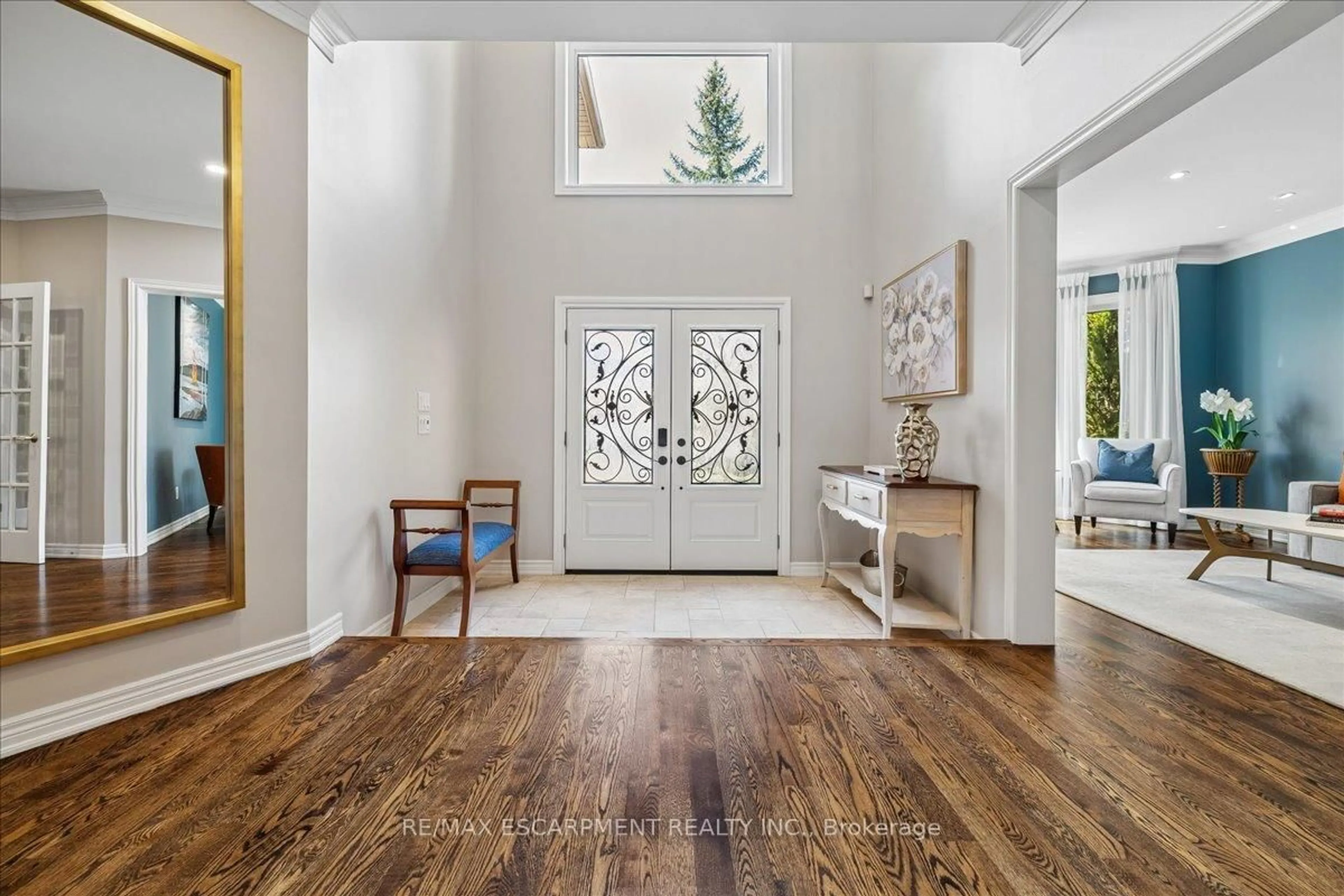 Indoor entryway for 2101 Westoak Trails Blvd, Oakville Ontario L6M 3L2