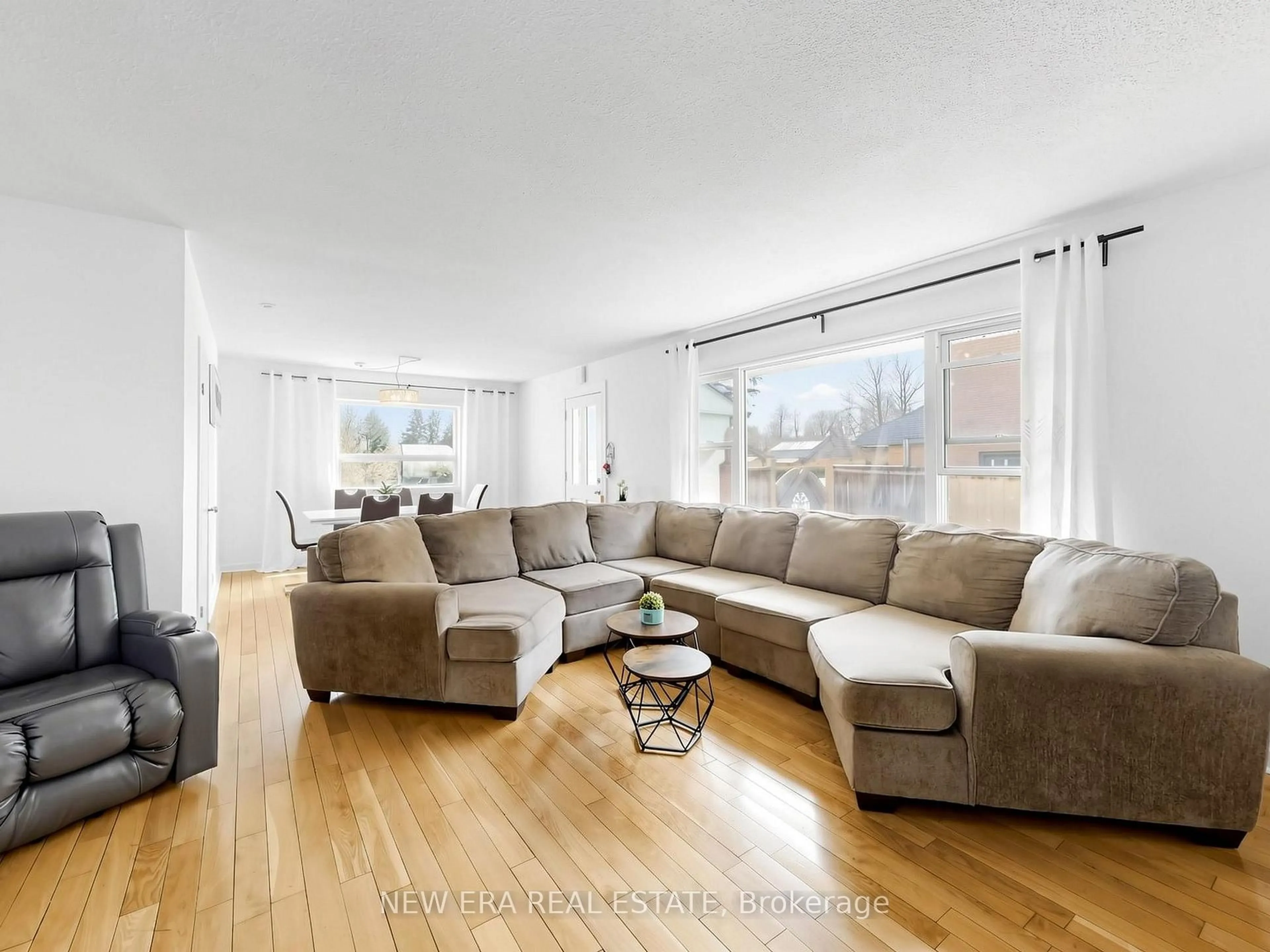 Living room with furniture, unknown for 4246 Bloor St, Toronto Ontario M9C 1Z7