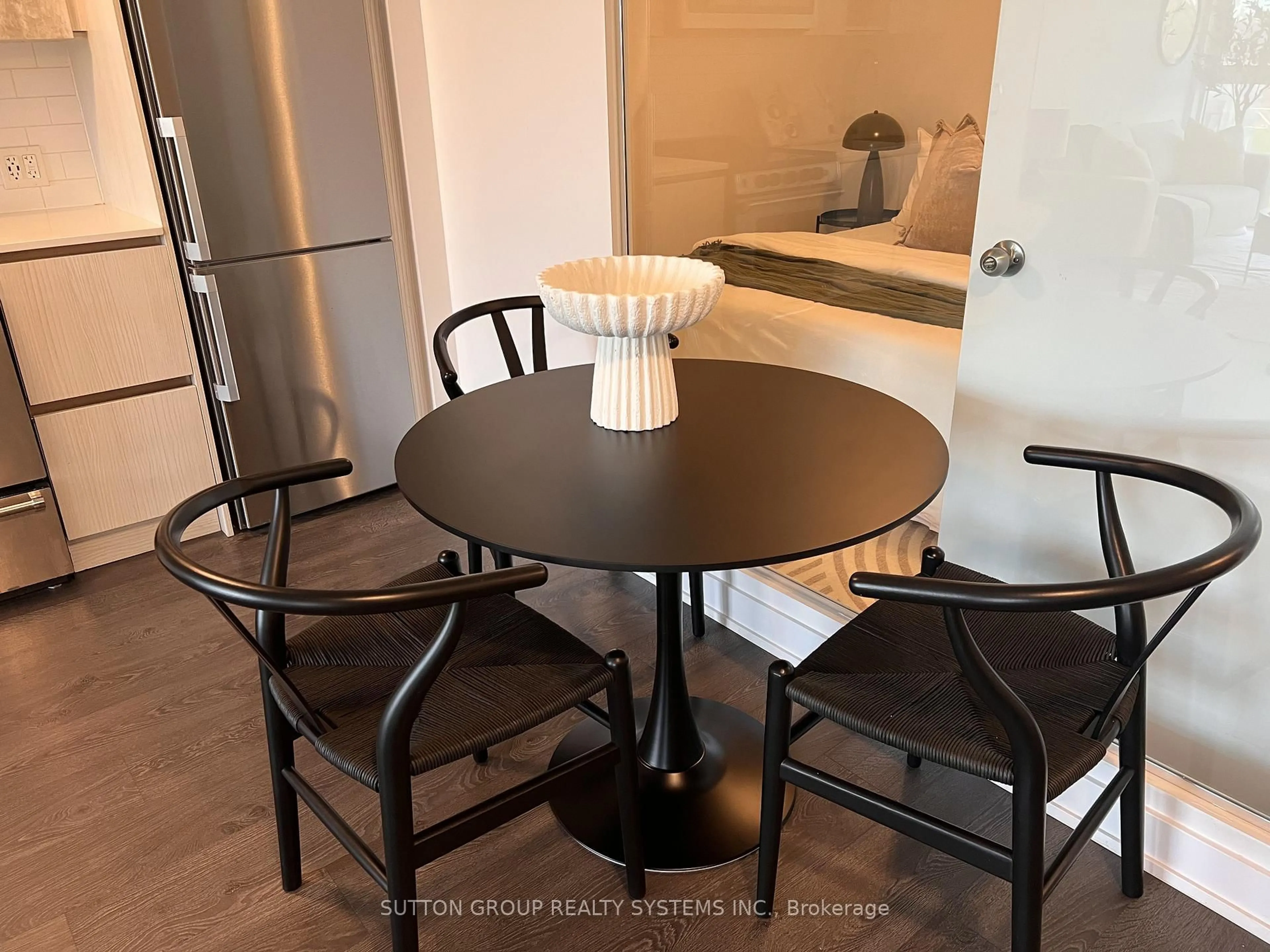 Unknown for 251 Manitoba St #317, Toronto Ontario M8Y 0C7