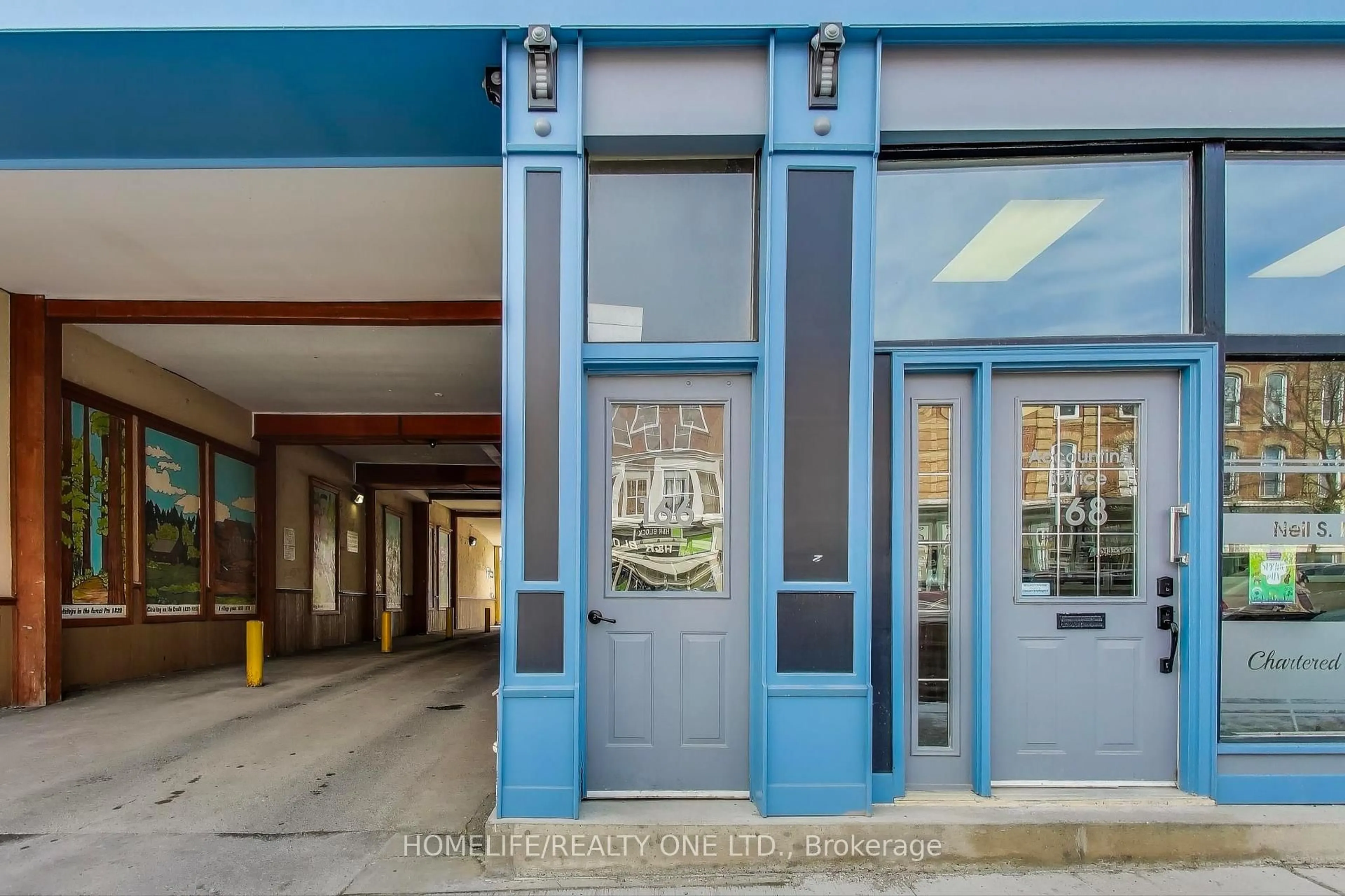 Indoor foyer for 166 Broadway #3, Orangeville Ontario L9W 1K3