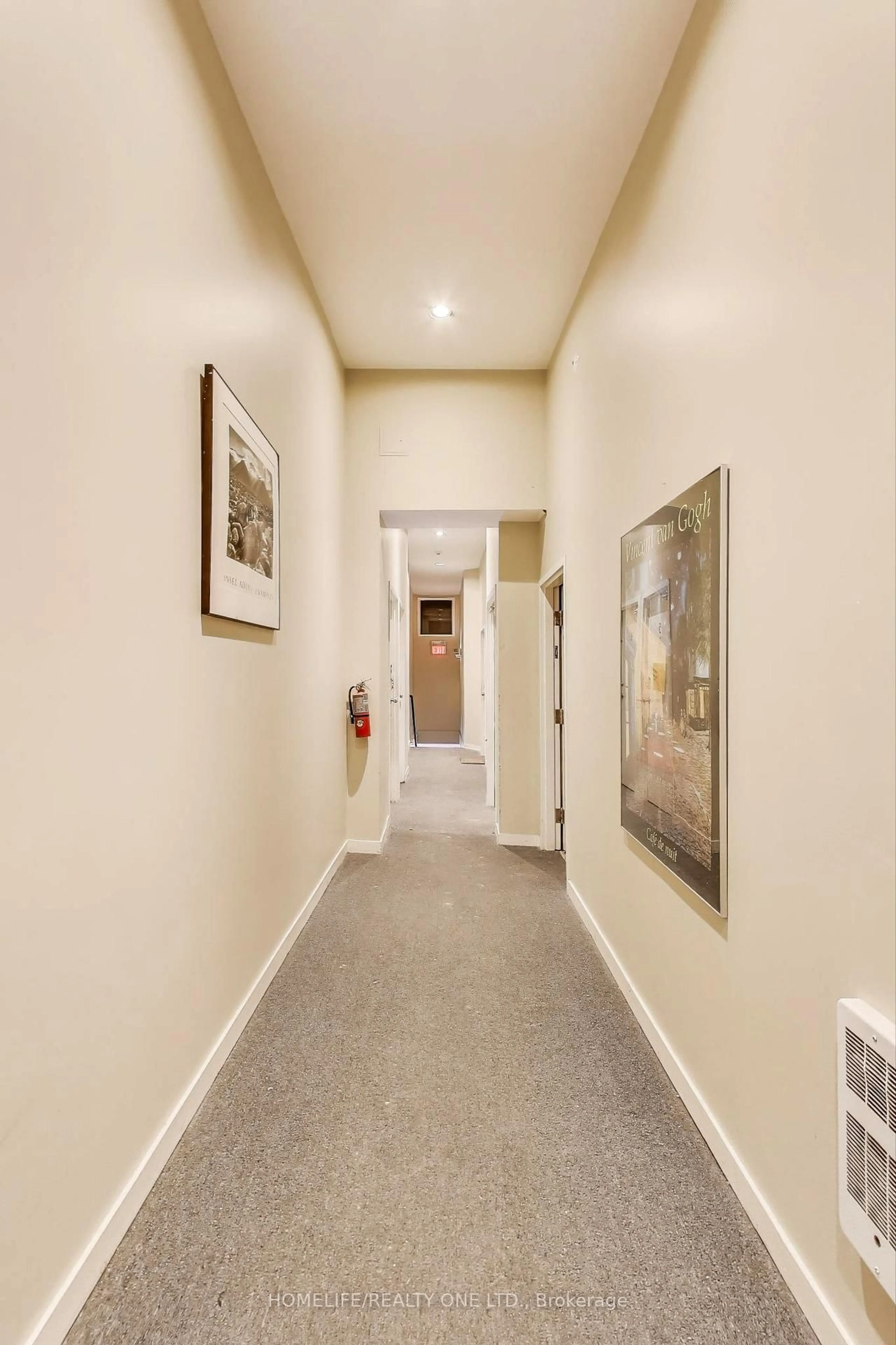 Indoor foyer for 166 Broadway #3, Orangeville Ontario L9W 1K3