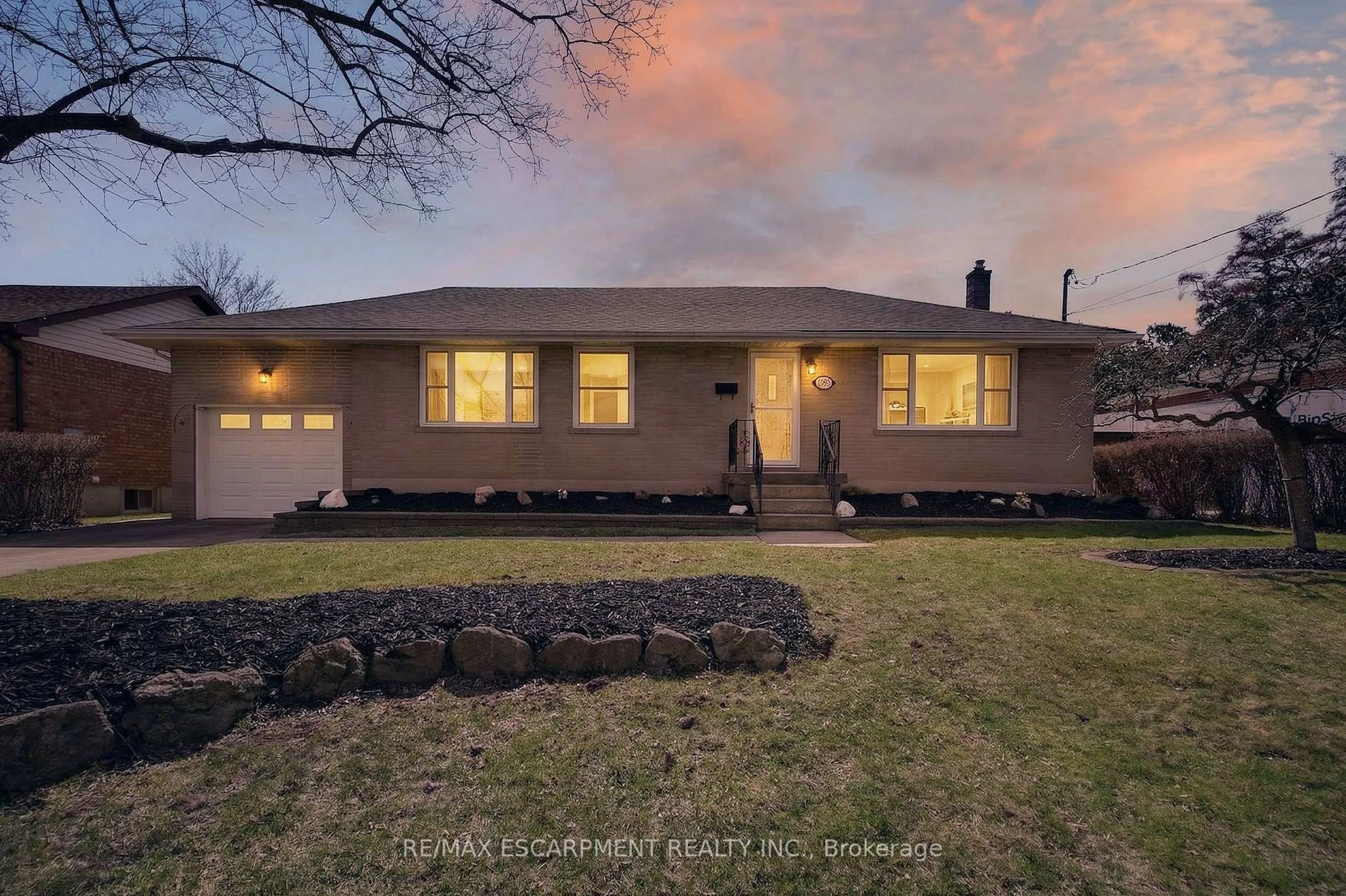 Home with brick exterior material, street for 1055 Shepherd's Dr, Burlington Ontario L7T 3R4