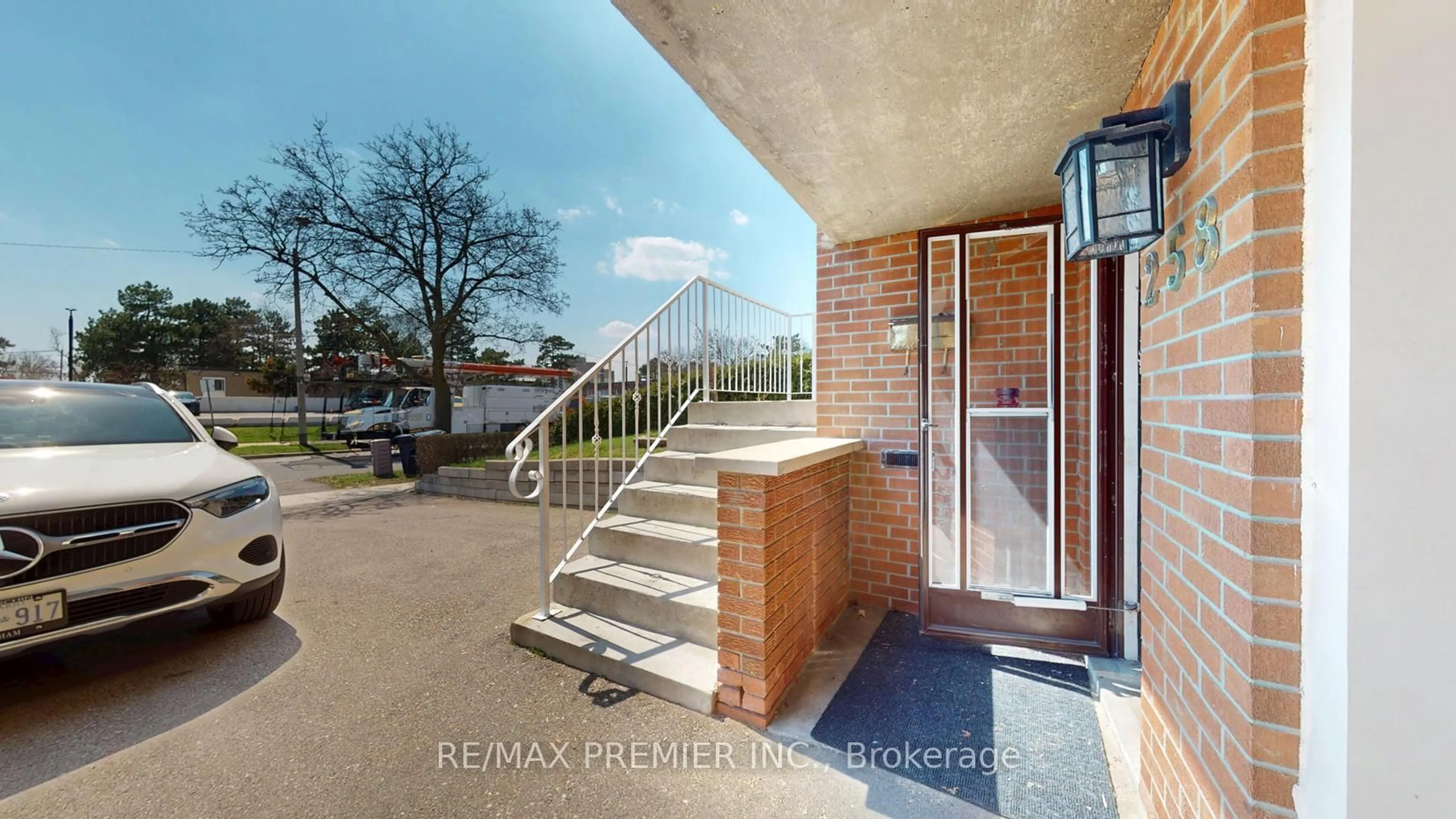 Unknown for 258 Grandravine Dr, Toronto Ontario M3N 1J3