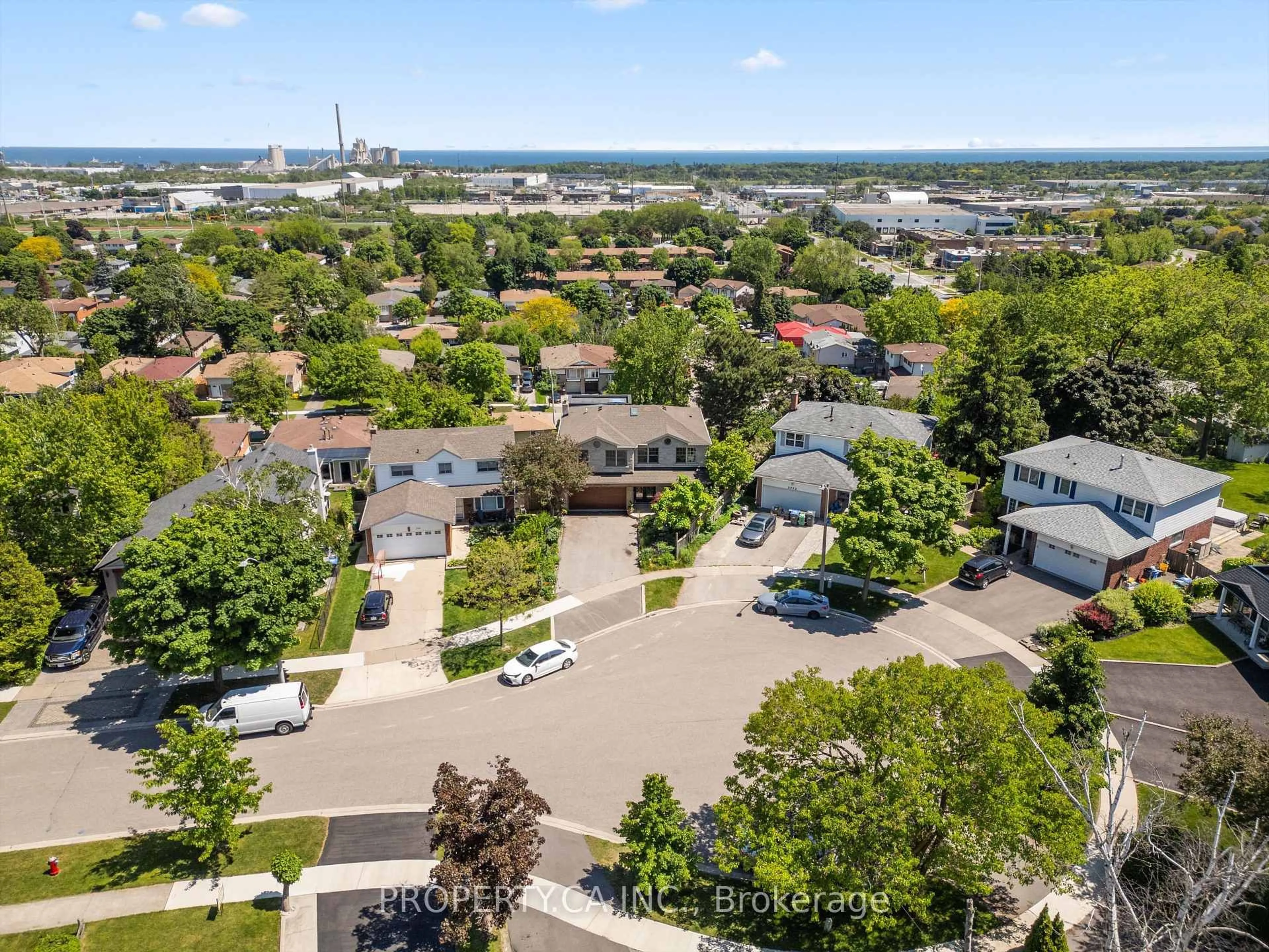 A pic from outside/outdoor area/front of a property/back of a property/a pic from drone, unknown for 2788 Tallberg Crt, Mississauga Ontario L5J 1T1