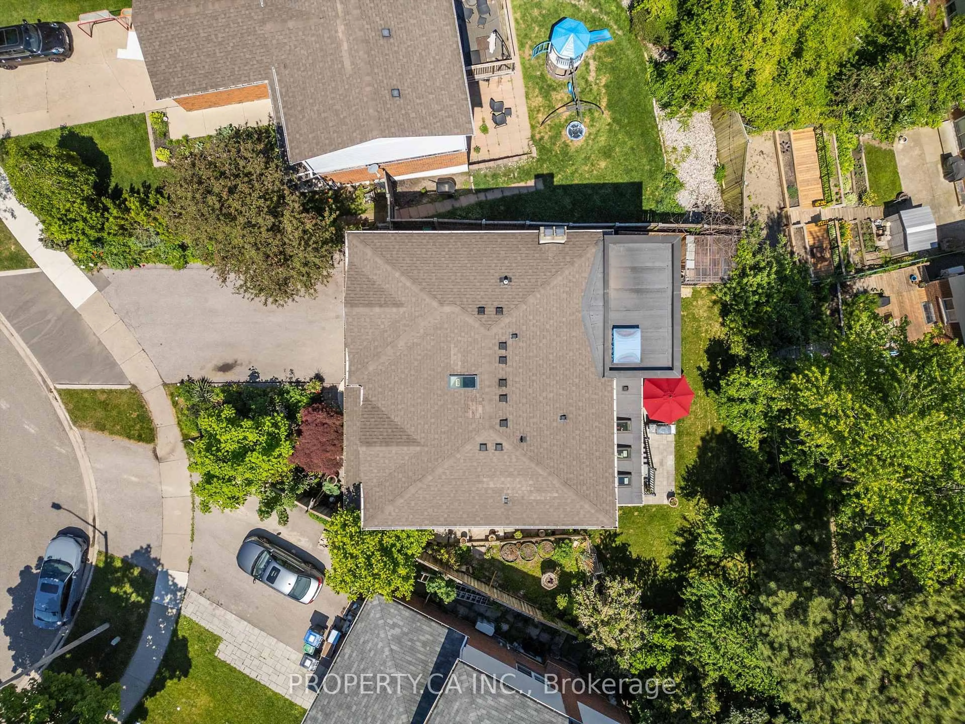 A pic from outside/outdoor area/front of a property/back of a property/a pic from drone, city buildings view from balcony for 2788 Tallberg Crt, Mississauga Ontario L5J 1T1