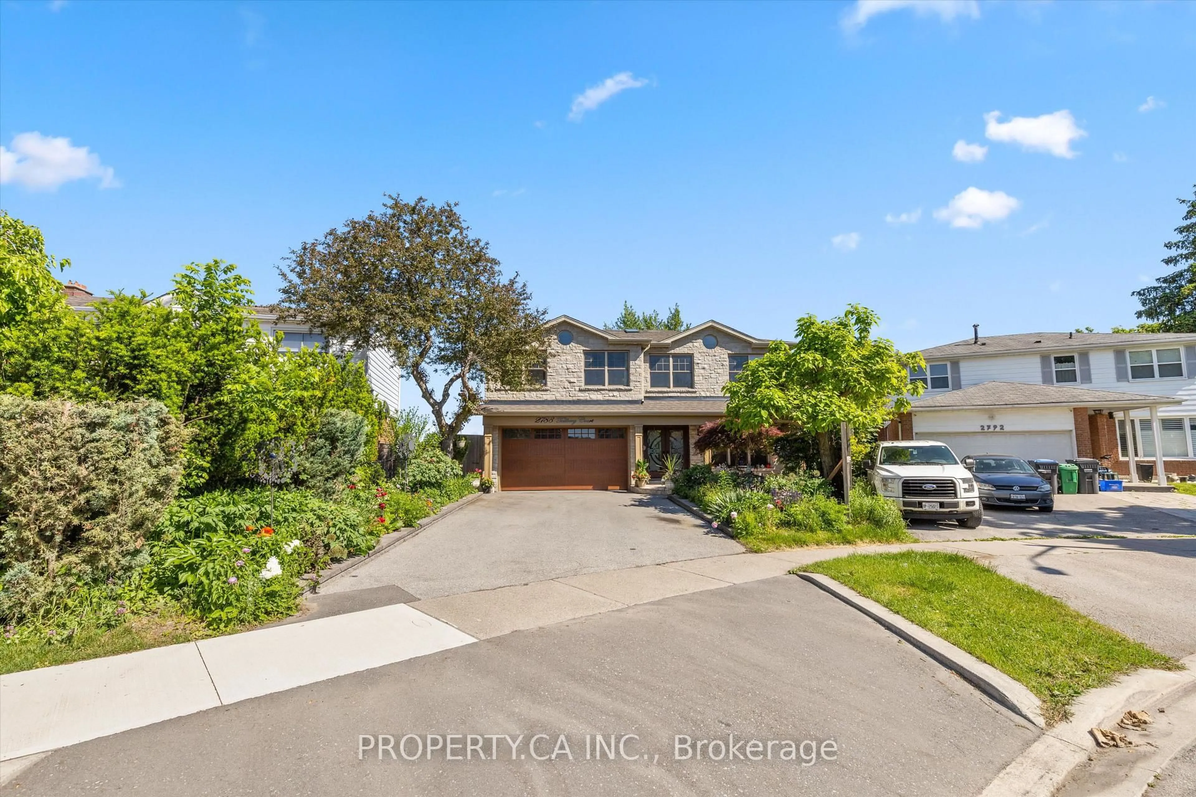 A pic from outside/outdoor area/front of a property/back of a property/a pic from drone, unknown for 2788 Tallberg Crt, Mississauga Ontario L5J 1T1